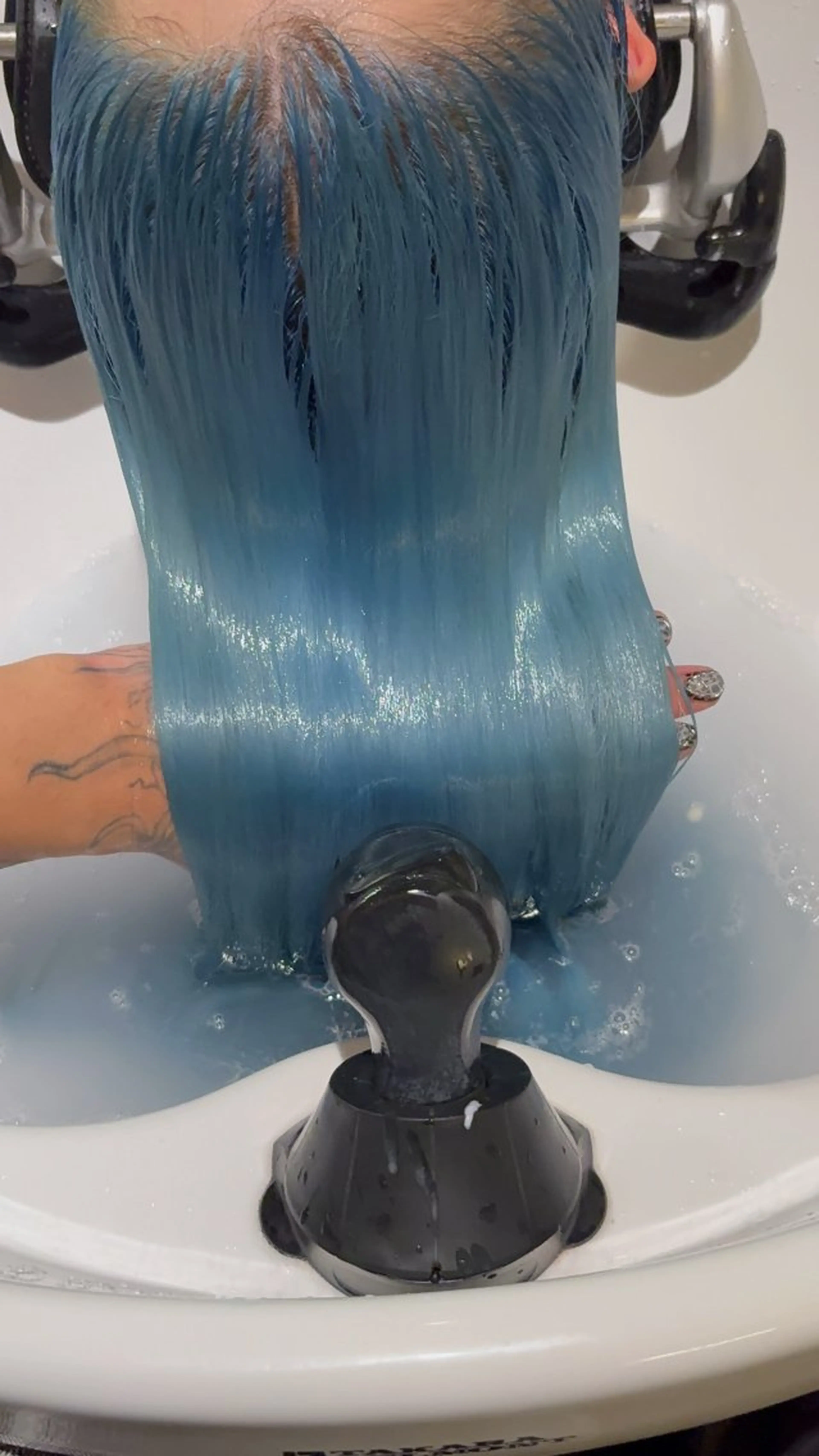 ロング カラー デザインカラー ダブルカラー 髪質改善 縮毛矯正 ヘアカラー RONND   Weg所属・海瑠万/メンズパーマ /ブリーチ/フェードのヘアスタイル
