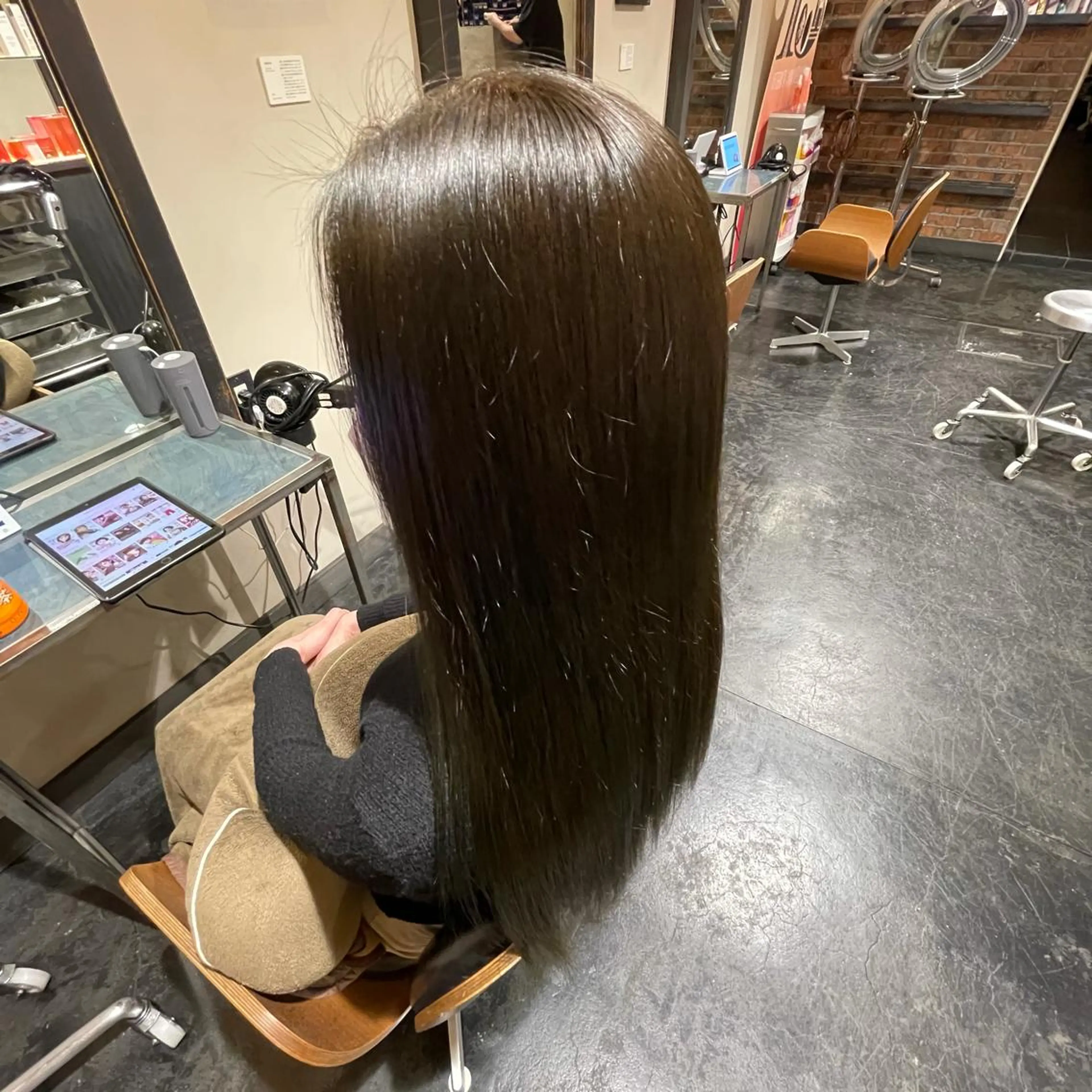 ロング 酸性ストレート 泉 堅也のヘアスタイル