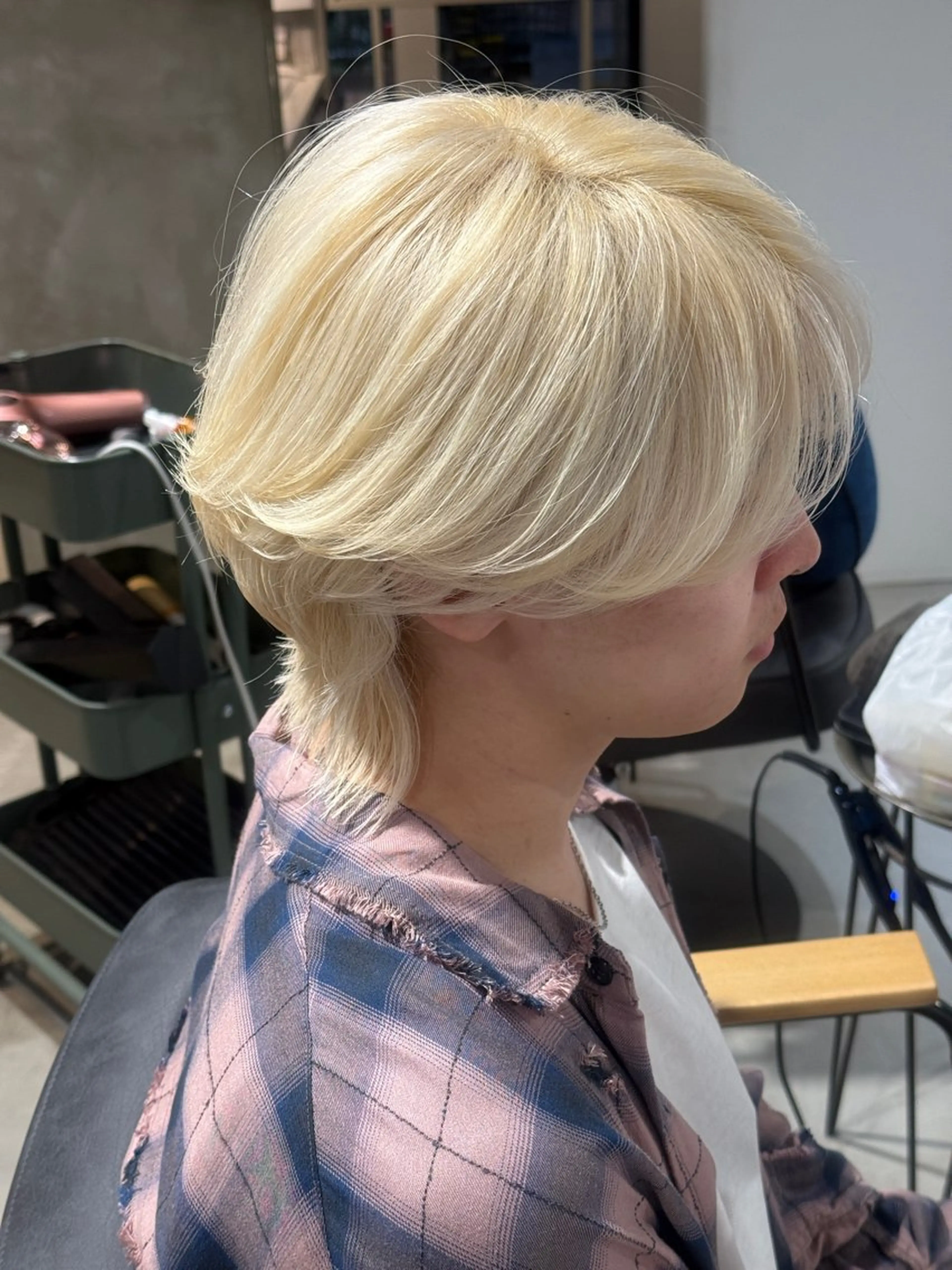 ミディアム カラー メンズ メンズブリーチ センターパート ブリーチ メンズカットパーマ ✂️ JOYAのヘアスタイル