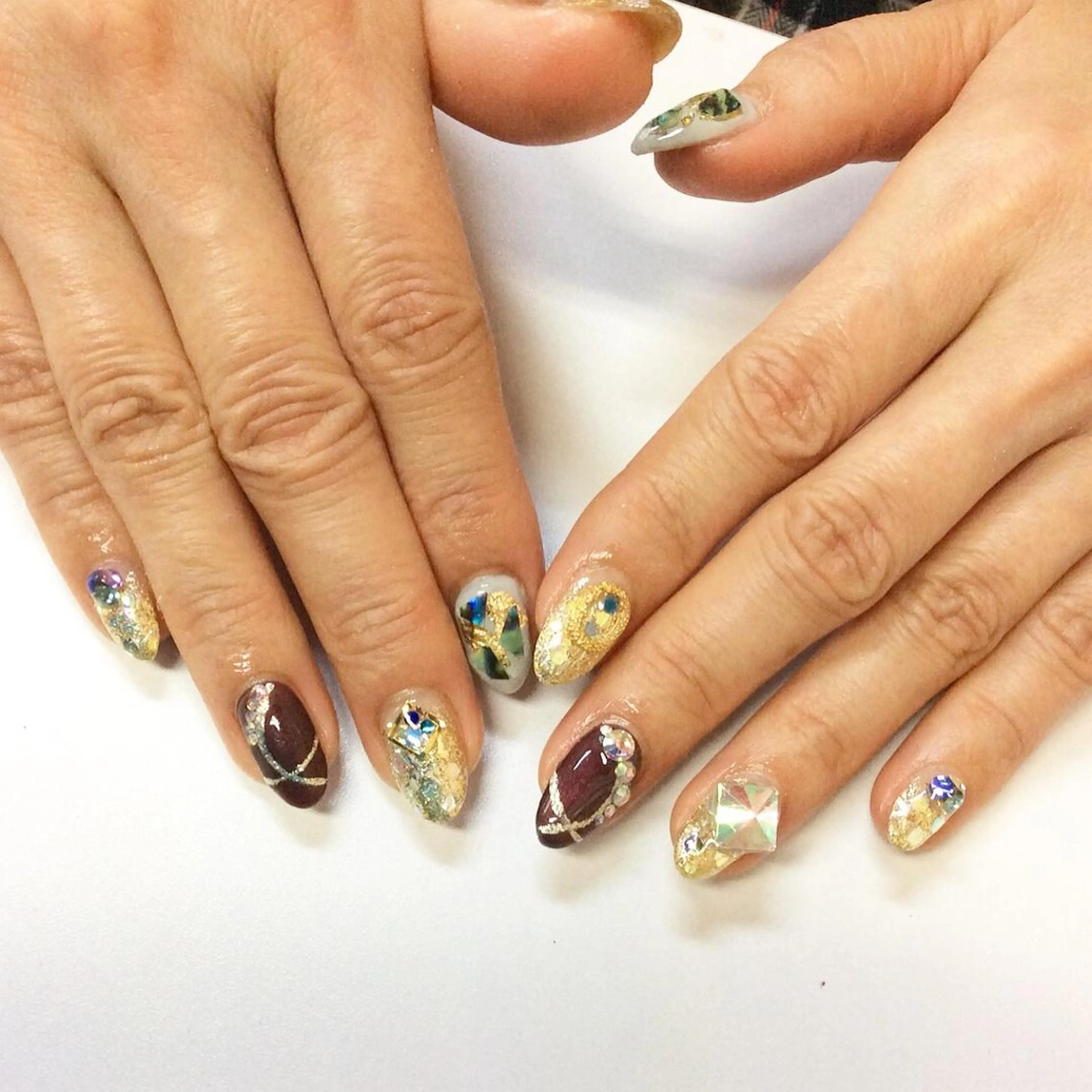 ネイル マツエク・マツパ ストーンネイル esNail&eye イーズネイル＆アイのネイルデザイン