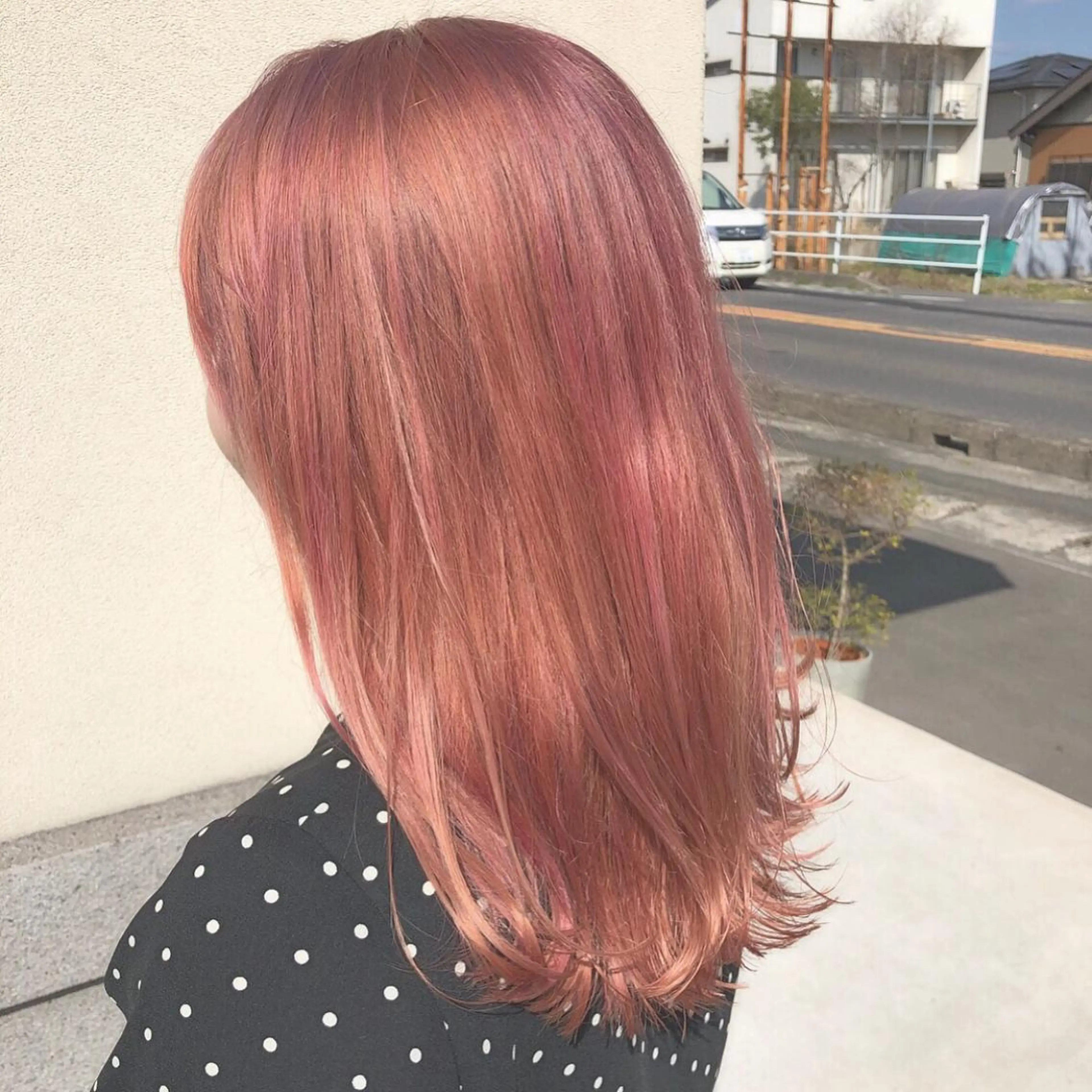 セミロング カラー ブリーチ 大石 陽菜のヘアスタイル