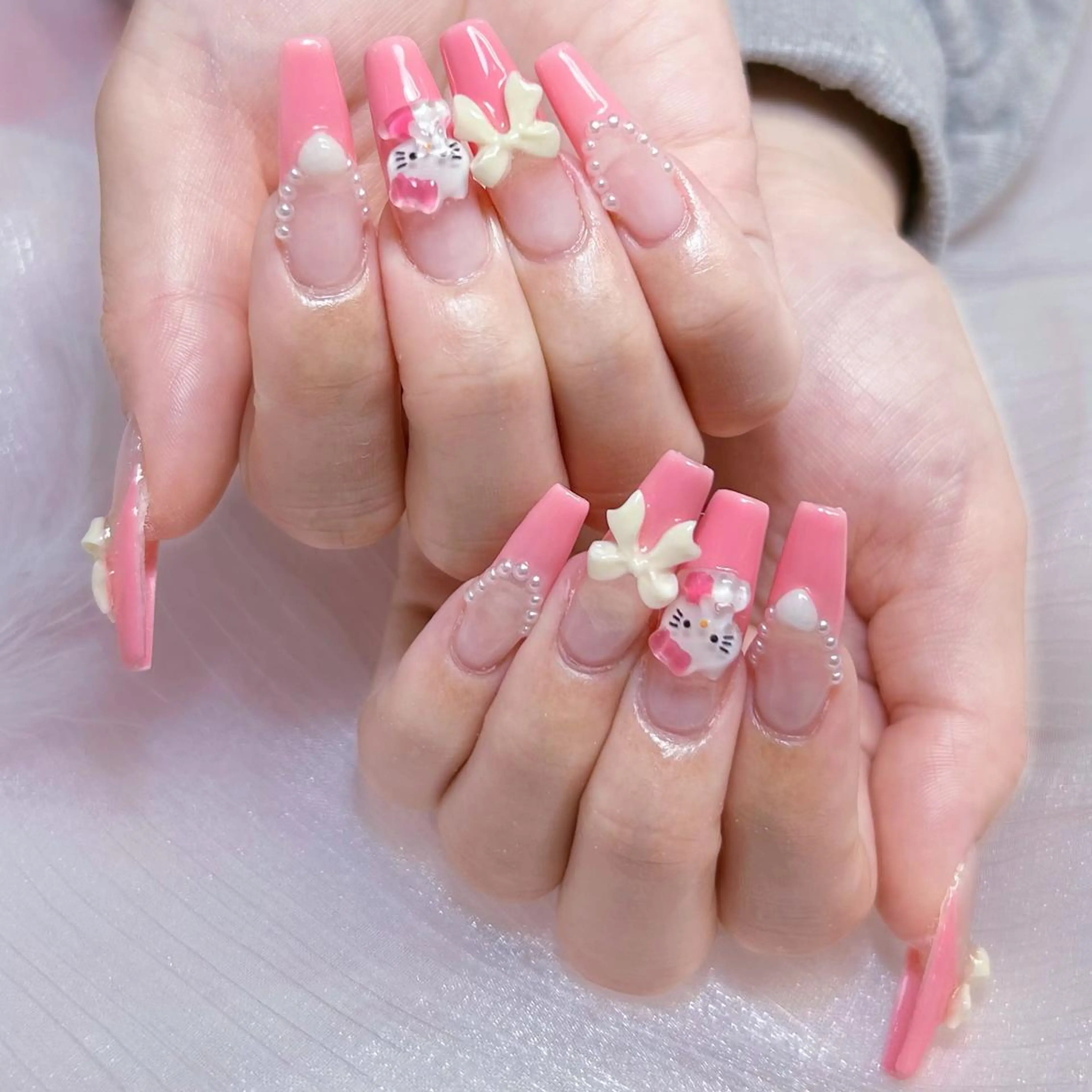 ネイル アートネイル オーロラネイル ガーリー キラキラネイル 韓国ネイル ハンドネイル DIAMOND 💅のネイルデザイン