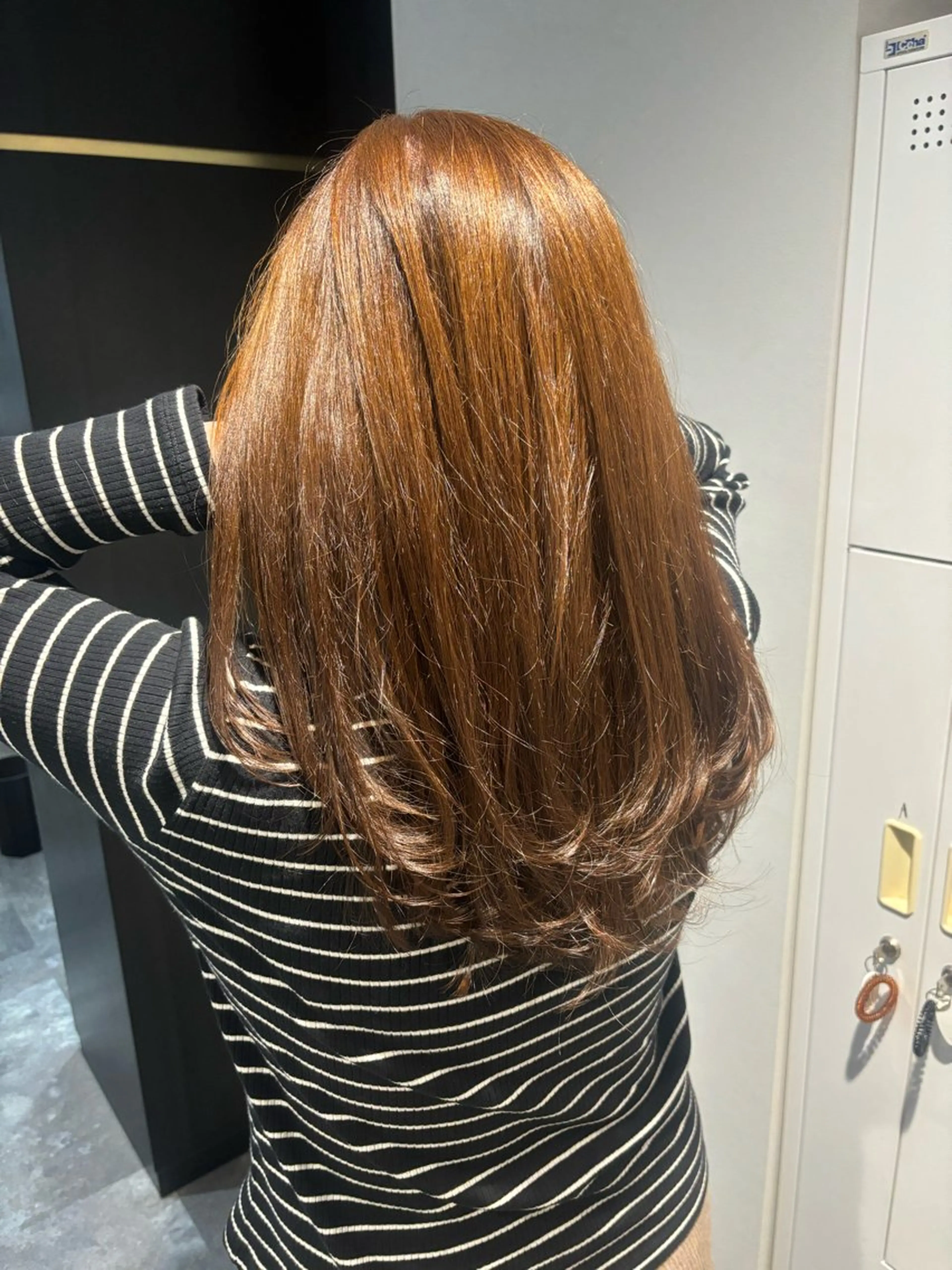 ミディアム レイヤーカット カット 穐田 航のヘアスタイル