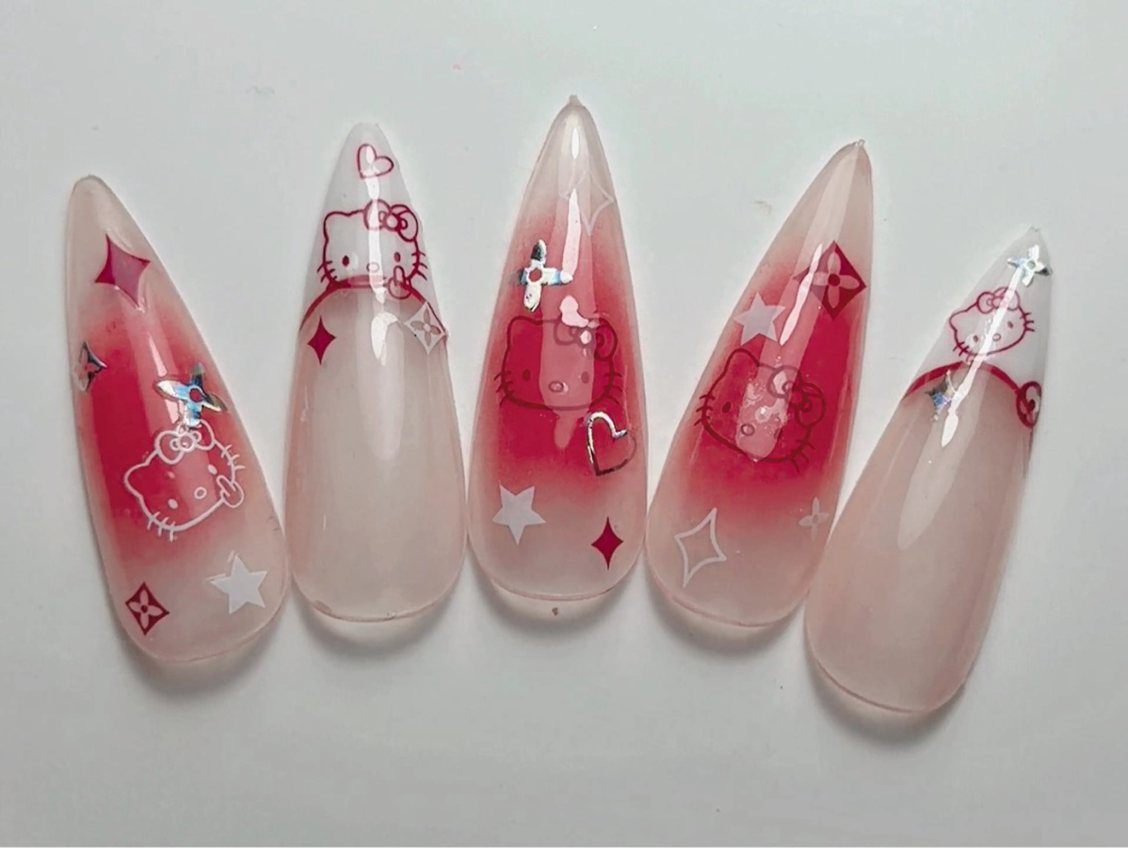 ミディアム ハンドネイル ビューティーフル Aのネイルデザイン