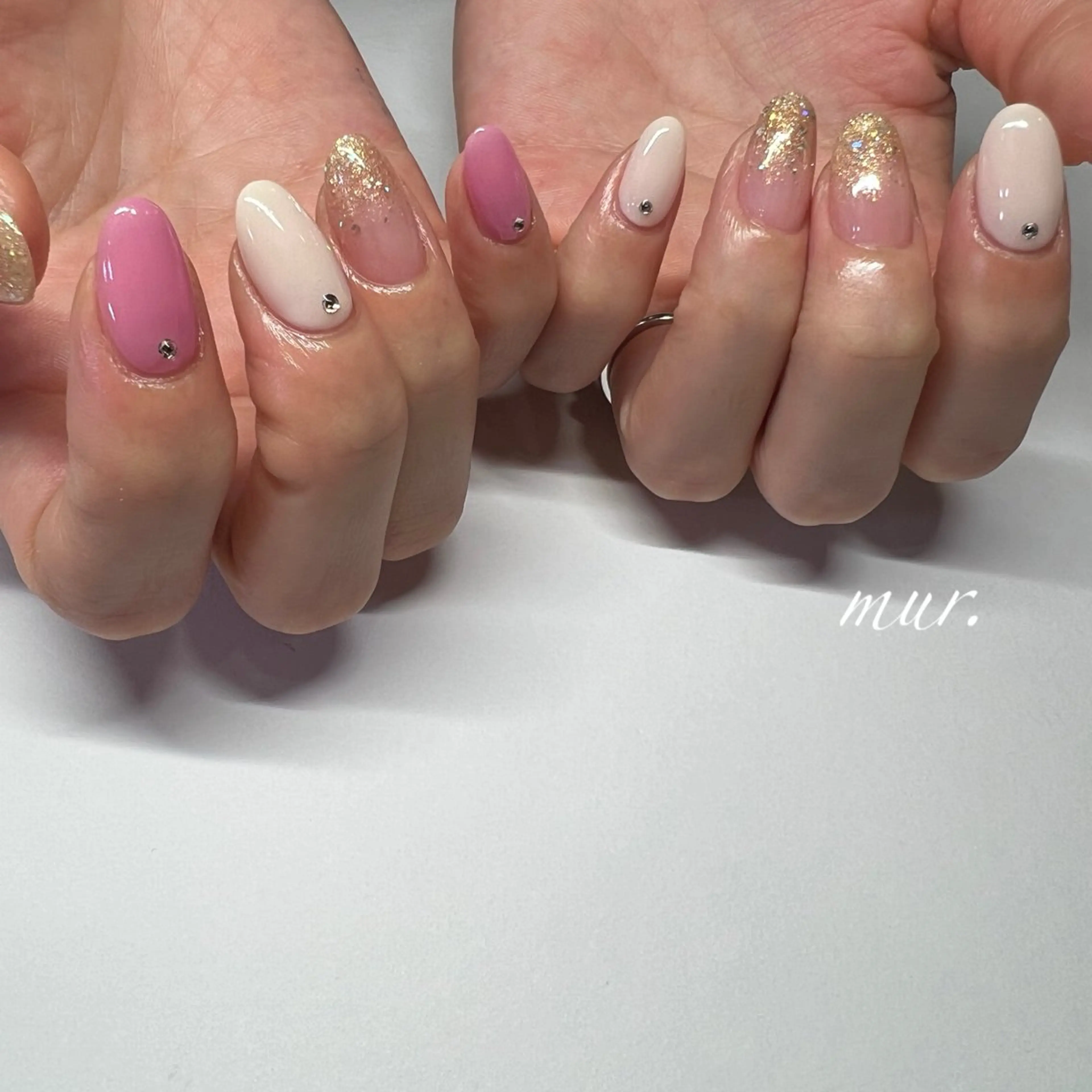 ネイル ジェルネイル グラデーション ラメ(グリッター) オフィスネイル ワンカラーネイル nailsalon mur.のネイルデザイン