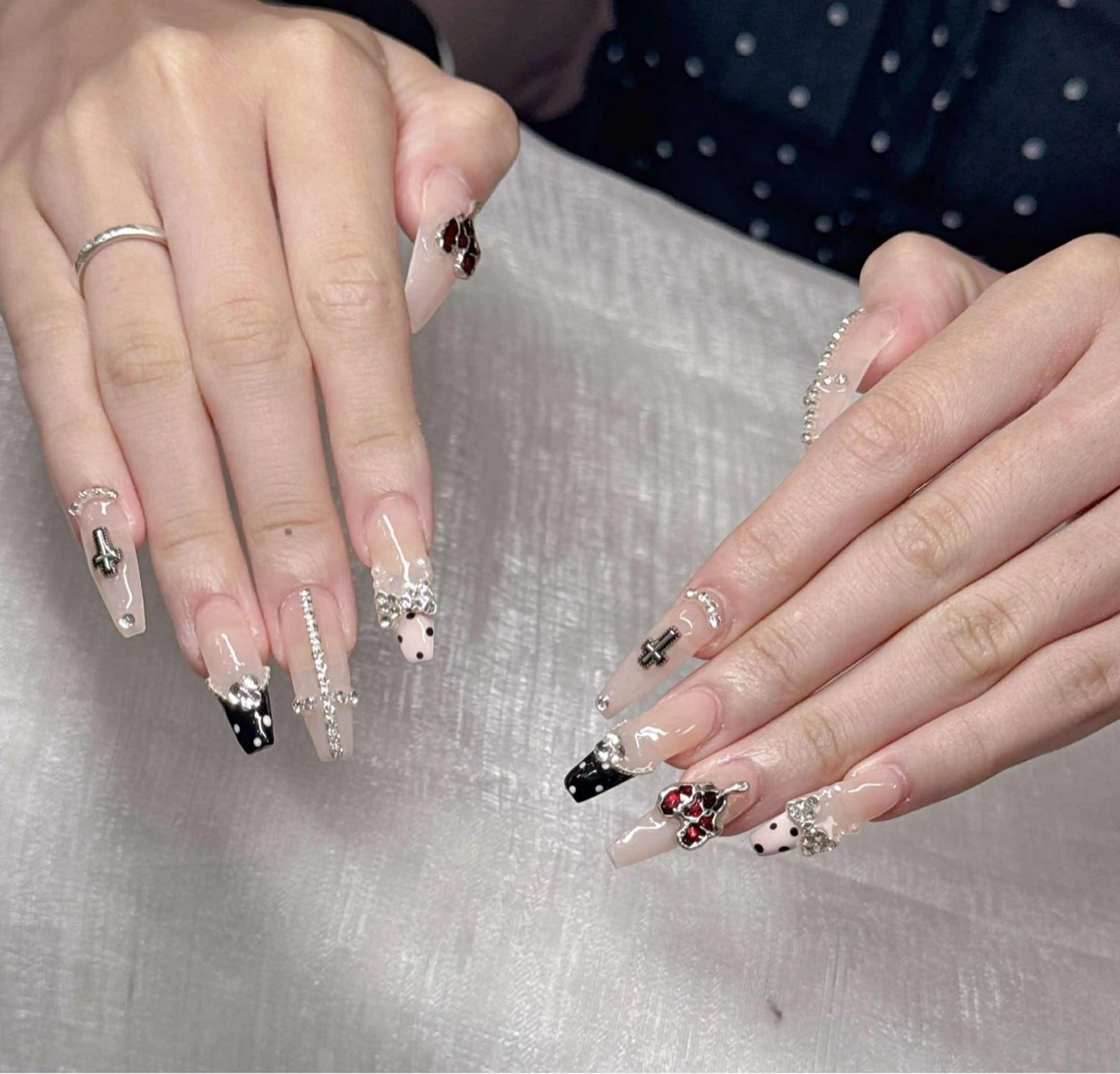 ネイル ハンドネイル Lee Nailsのネイルデザイン