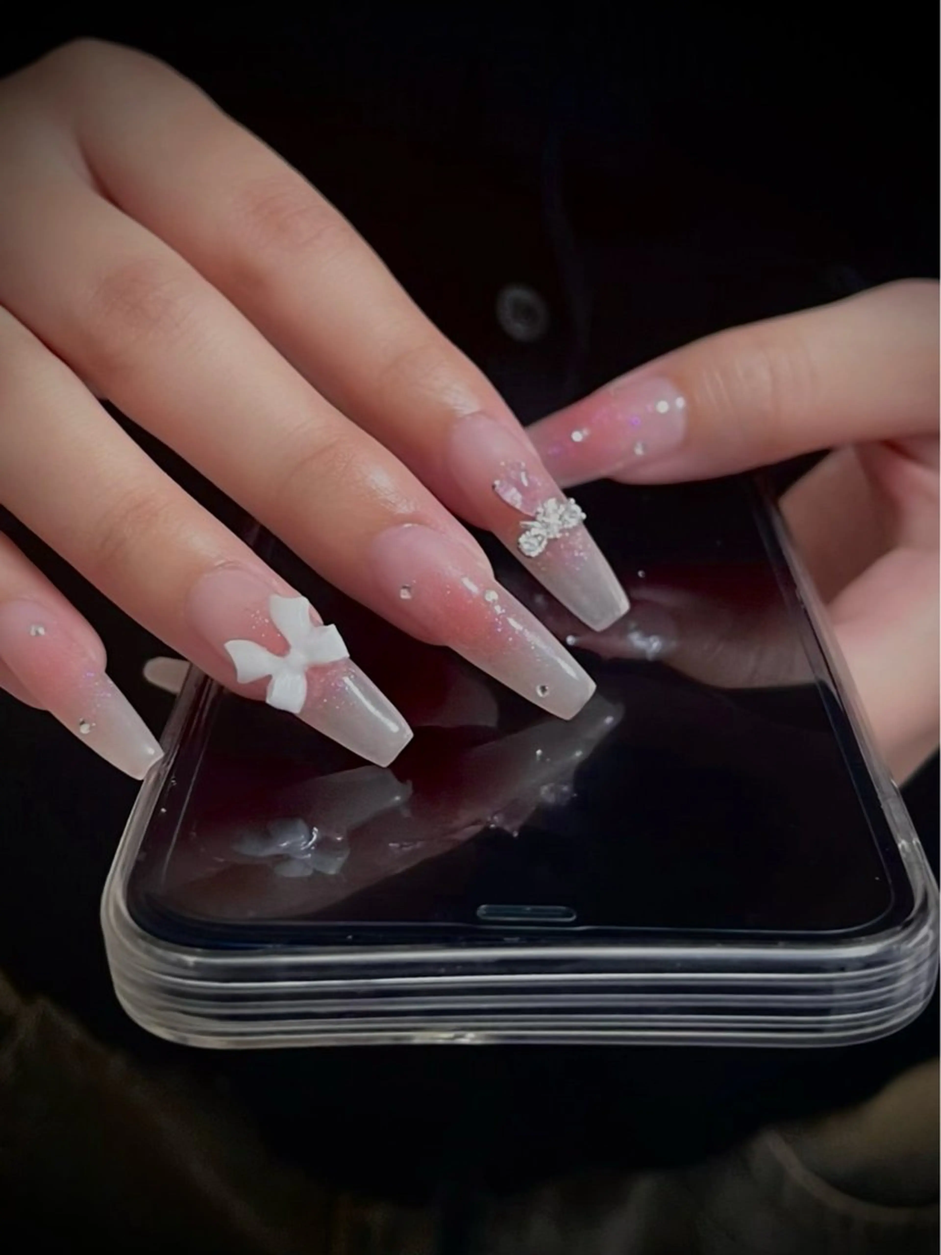 ネイル キラキラネイル ロングネイル マグネットネイル ワンカラーネイル スカルプネイル ハンドネイル nine.🦋 YUKOのネイルデザイン