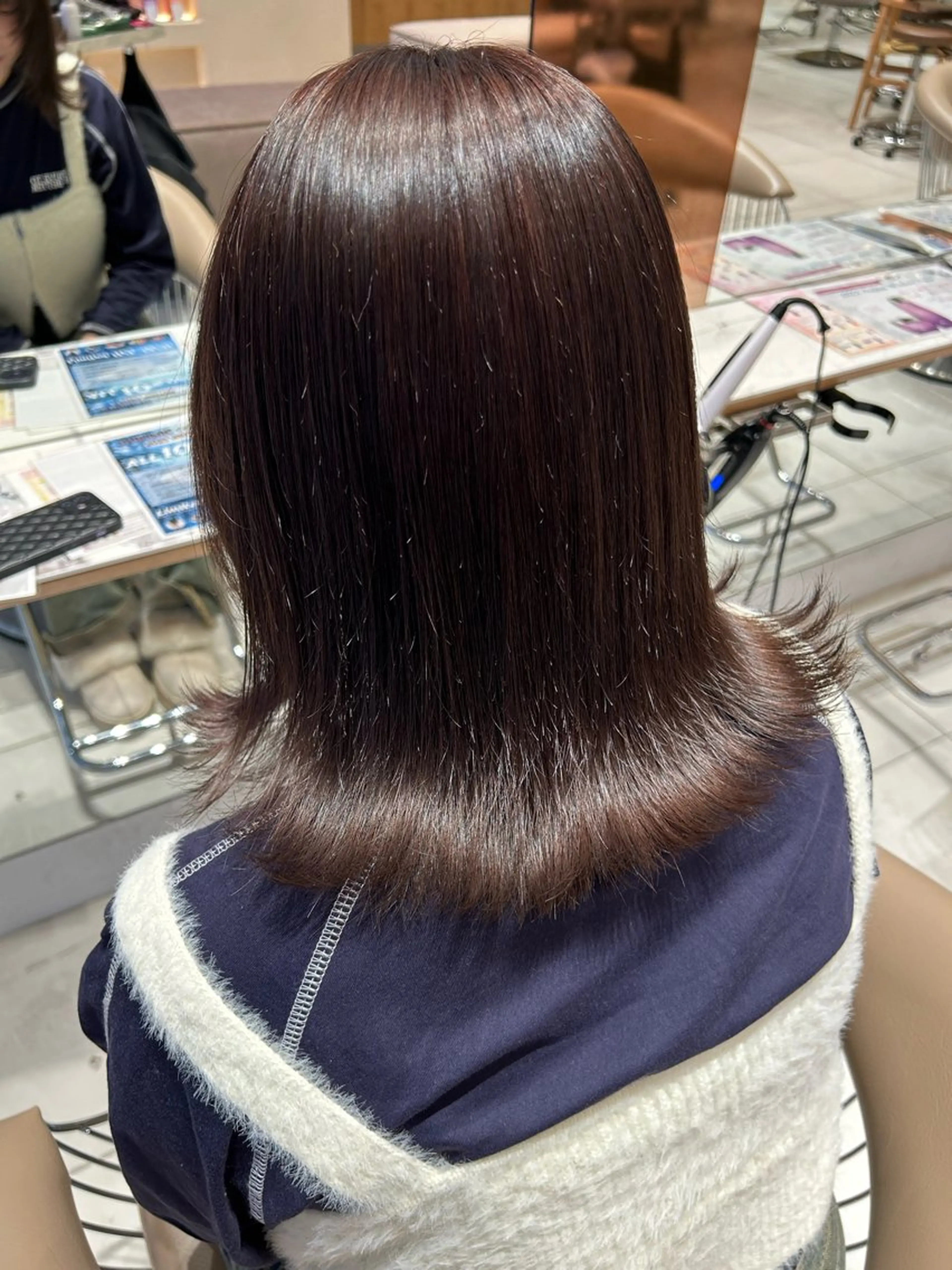 セミロング カラー グレージュ MIKA/ボブ/ レイヤー/艶カラーのヘアスタイル