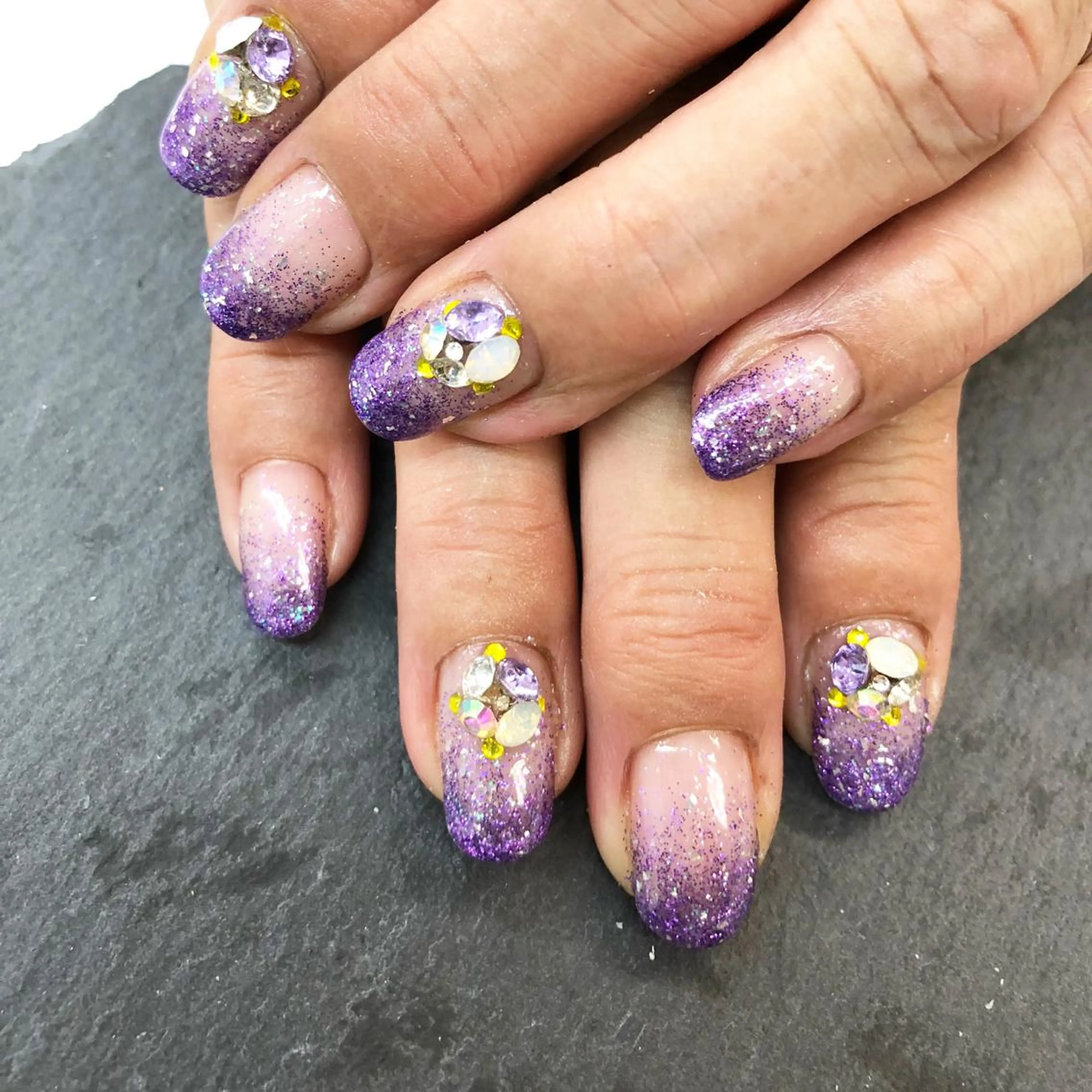 ネイル ストーンネイル ハンドネイル esNail&eye イーズネイル＆アイのネイルデザイン