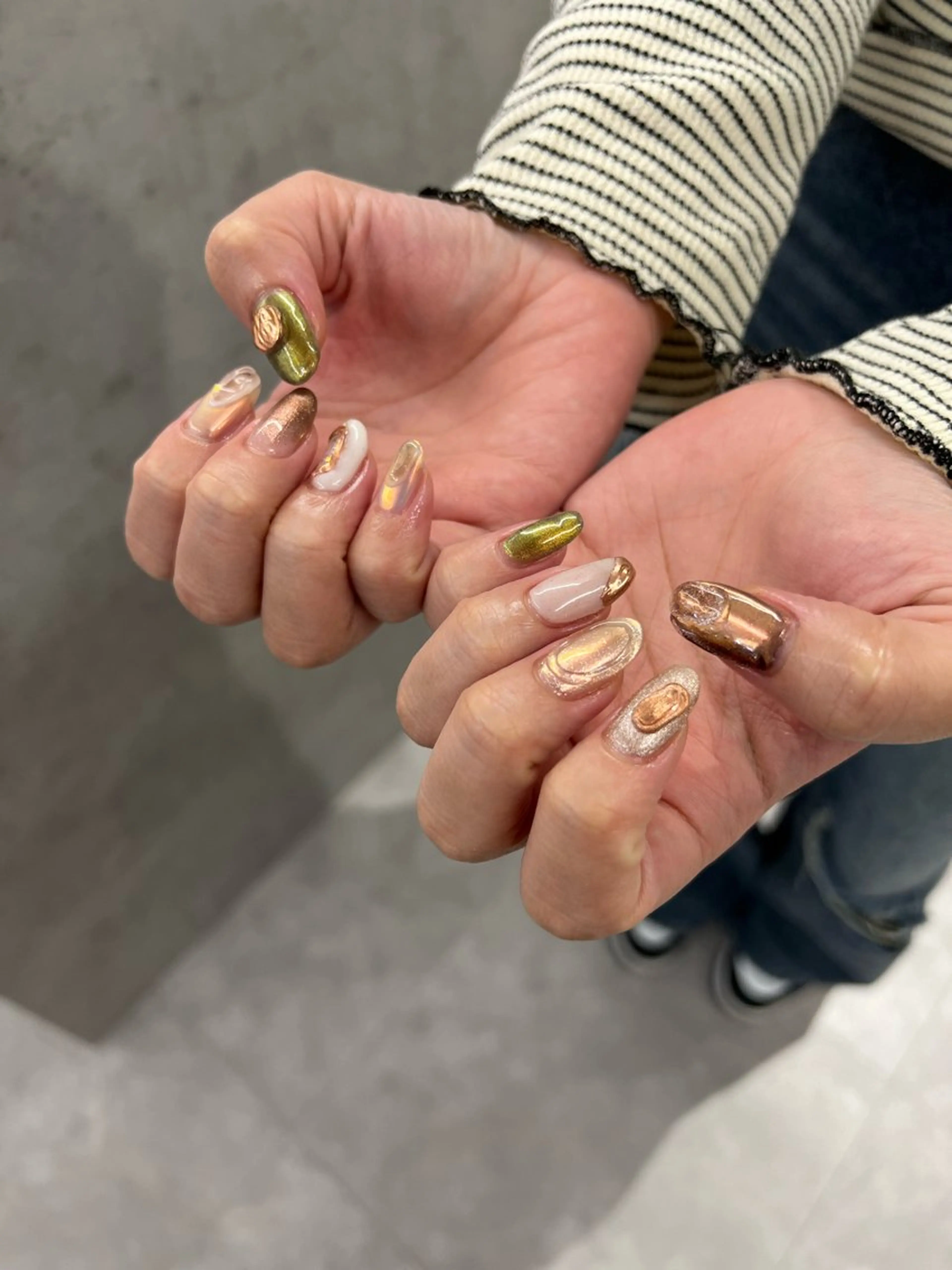 ネイル ブラウン ミラーネイル ぷっくりネイル Bana_ Nailのネイルデザイン
