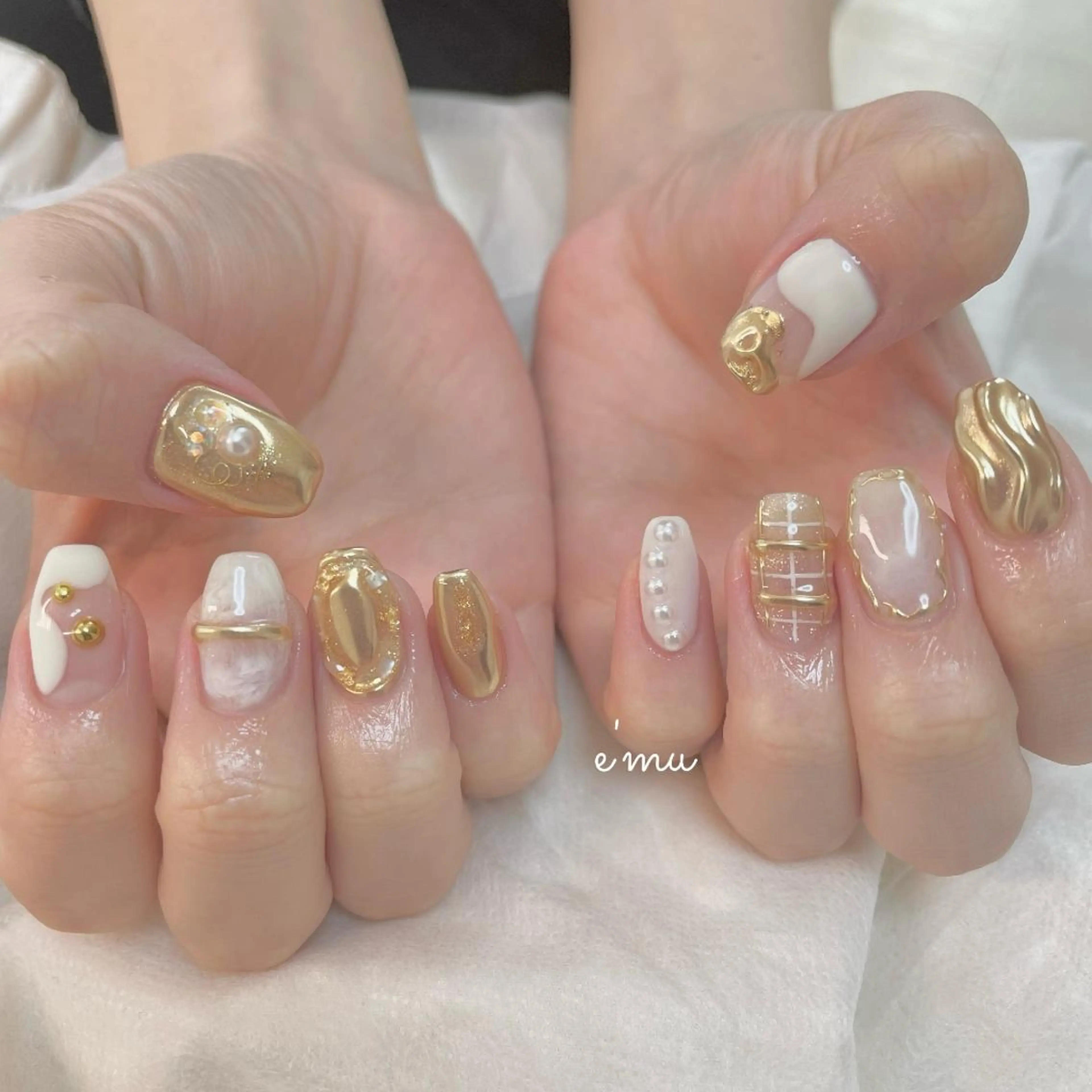 ネイル ミラーネイル ニュアンスネイル ホワイト 冬ネイル nail salon e'mu💐のネイルデザイン