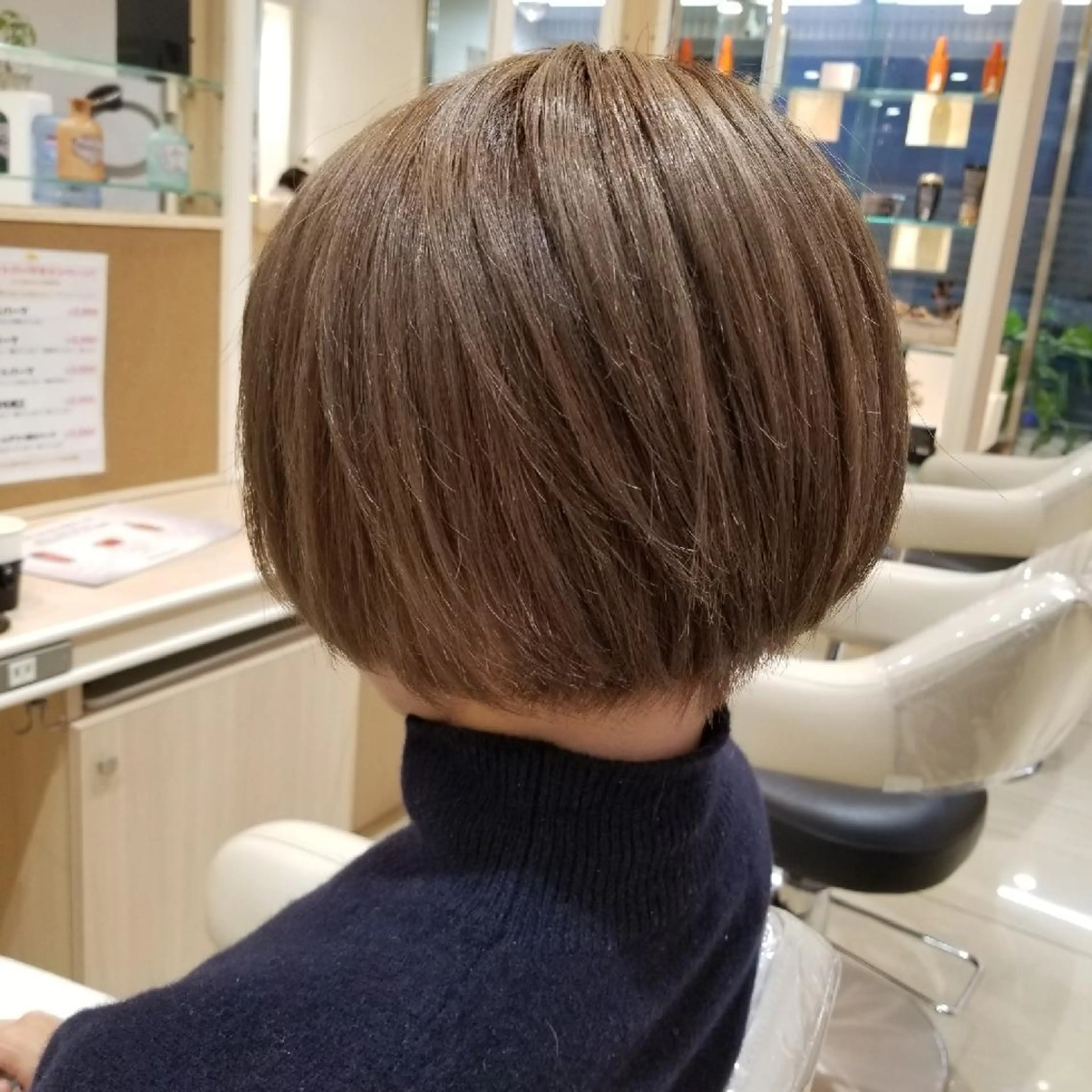 ショート カット ヘアカラー 山内 佐江子のヘアスタイル