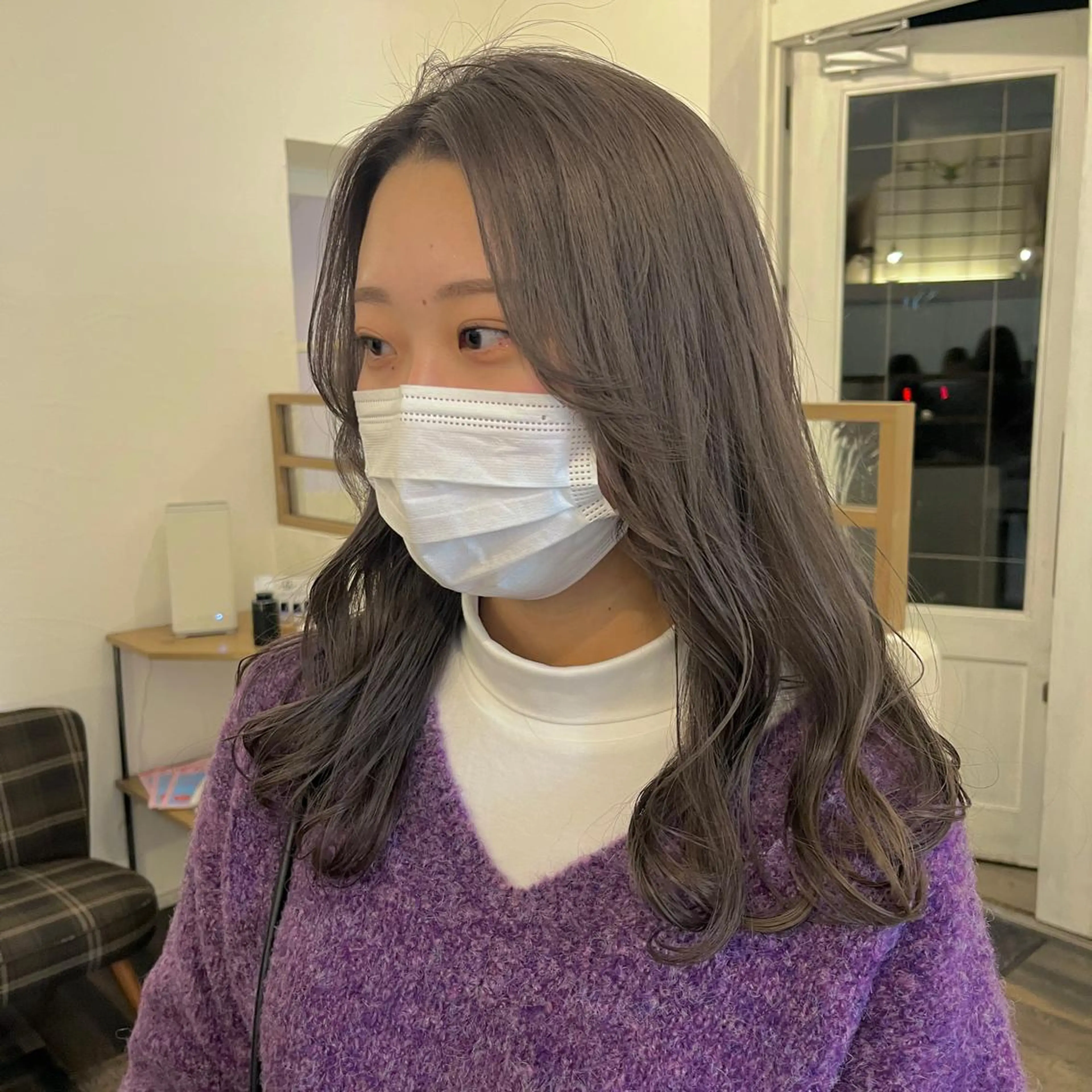 ロング カラー ブリーチ 透明感カラー グレージュ 伊藤ゆかり/髪質改善 /透明感カラーのヘアスタイル