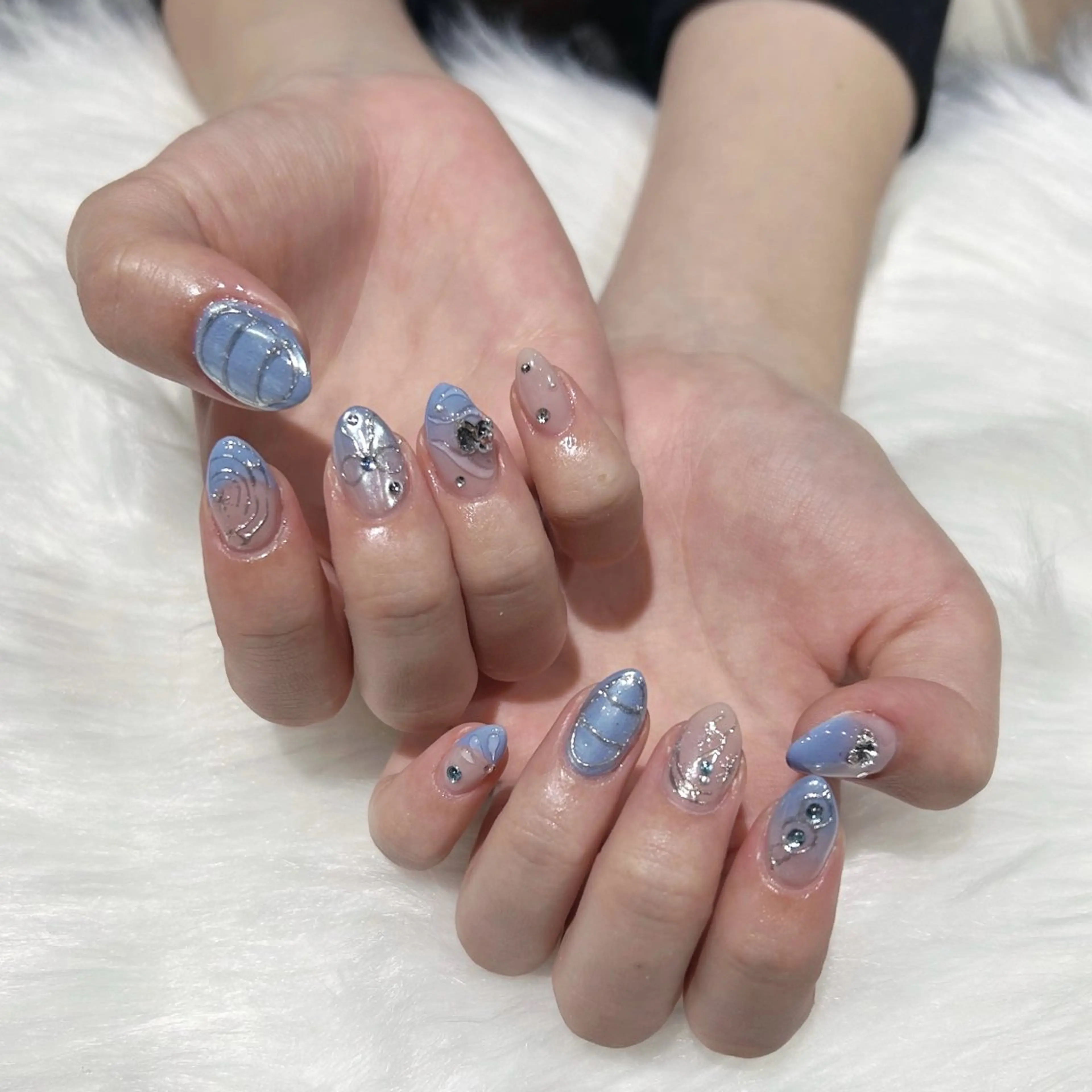 ネイル ブルー キラキラネイル ミラーネイル リボン ハンドネイル Keli Nailのネイルデザイン