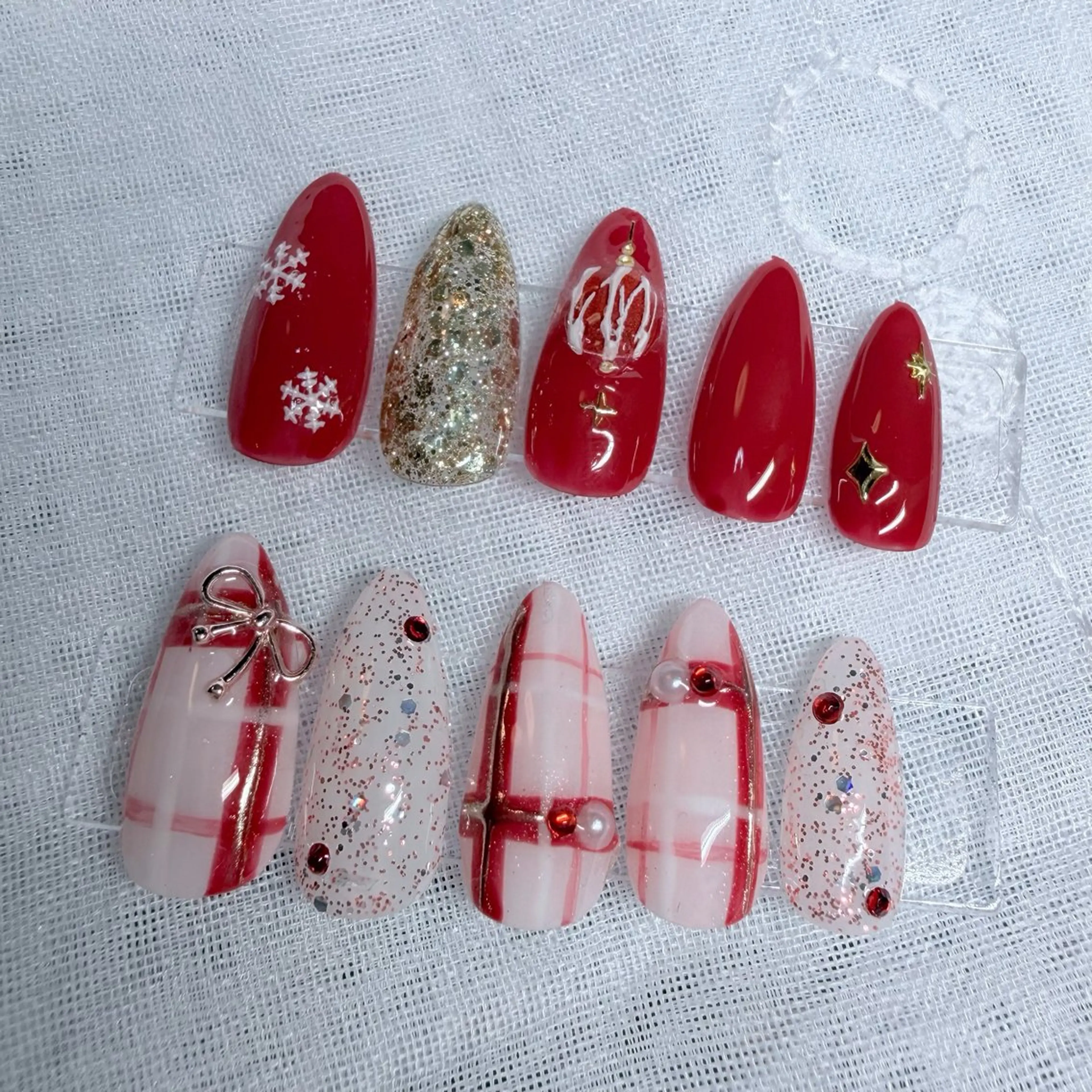 ネイル ゴールド 赤色 冬ネイル クリスマス ハンドネイル 覚王山/池下/名古屋 Nachan🌸のネイルデザイン