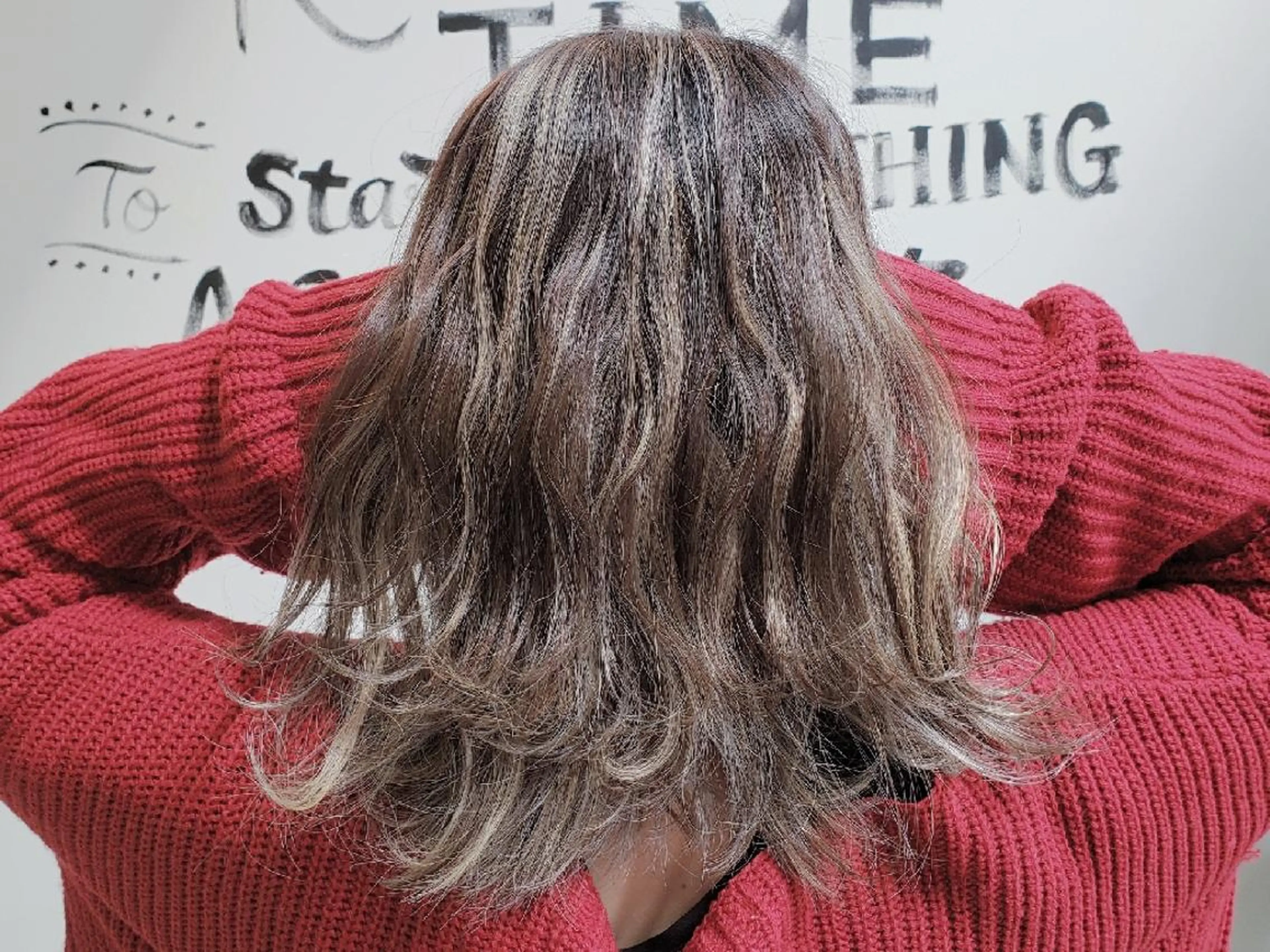 セミロング カラー グレージュ ハイライトカラー ハイライト Luana 矢場町のヘアスタイル