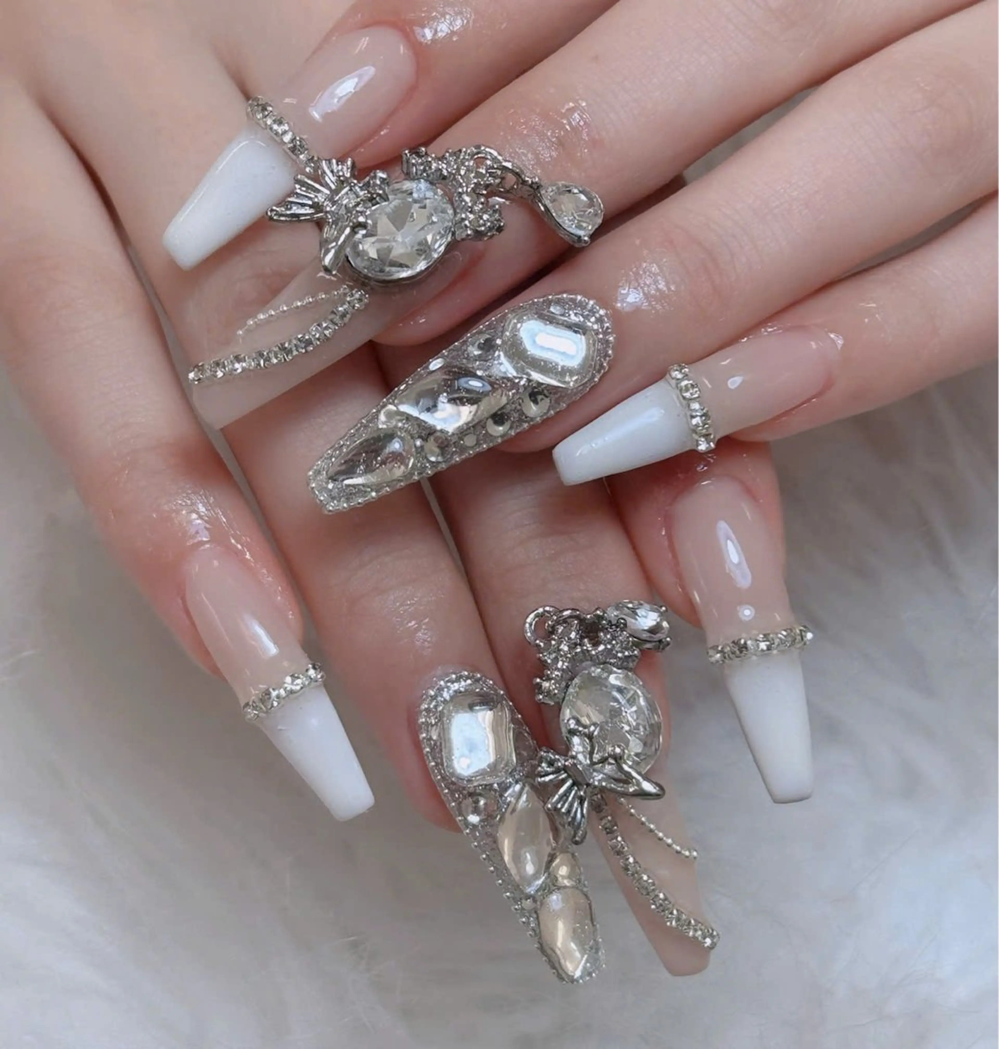 ネイル フレンチネイル ジェルネイル ガラスフレンチ ハロウィン ハート ハンドネイル H.baby Nail Salonのネイルデザイン