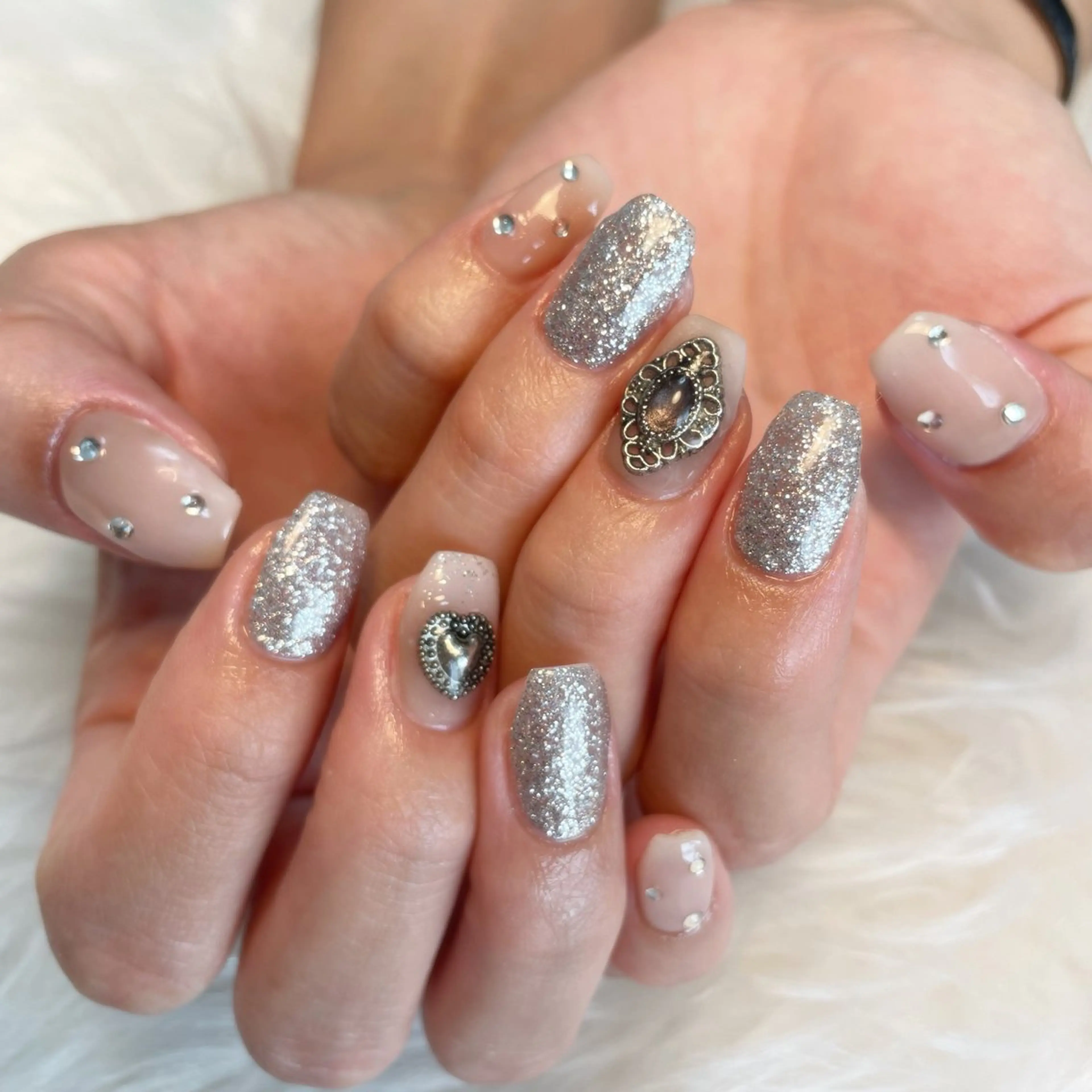 ネイル ハンドネイル ゴテゴテ💙ワンホン リオナのネイルデザイン