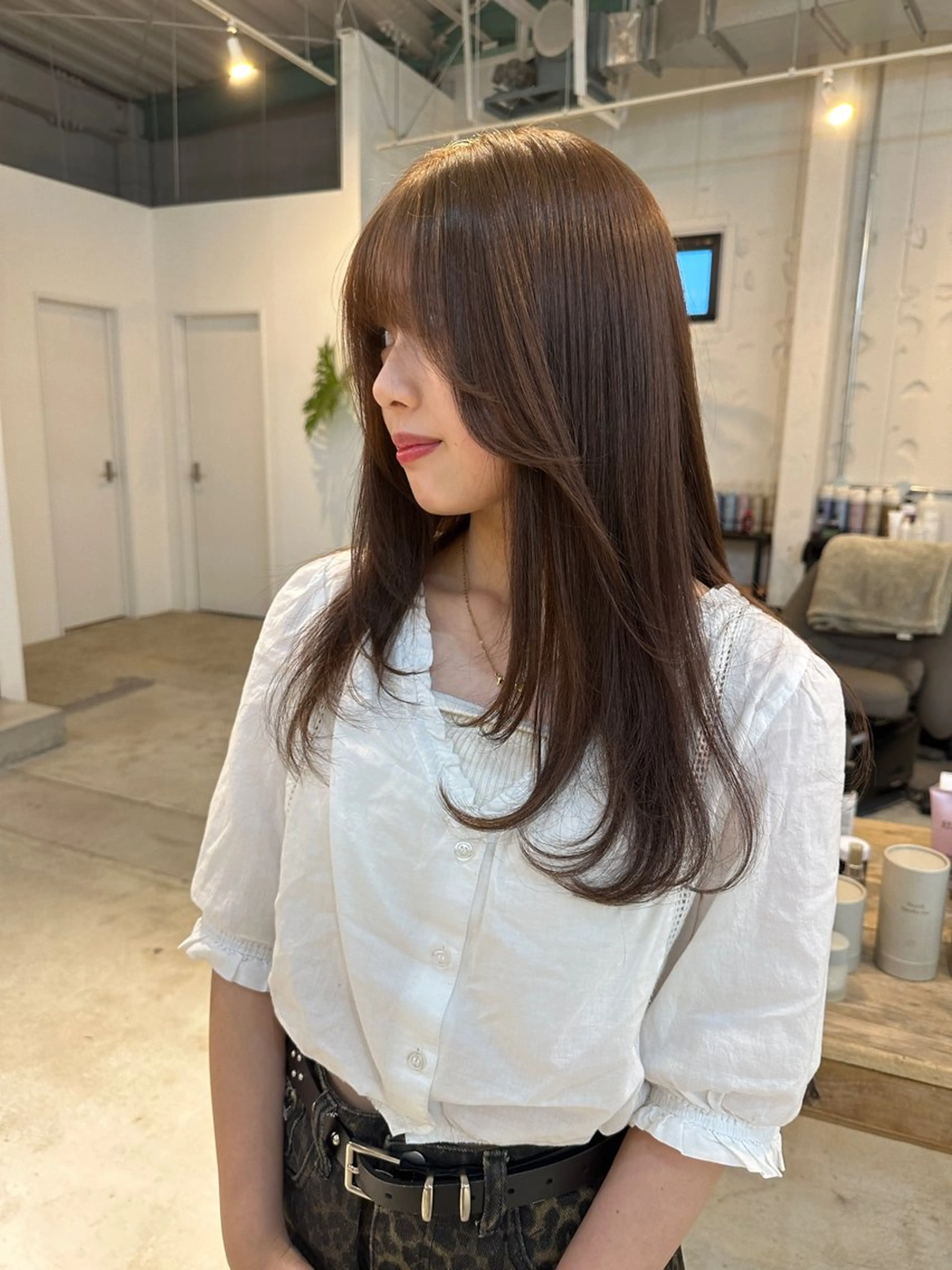 セミロング レイヤーカット ローレイヤー 若井 媛愛のヘアスタイル