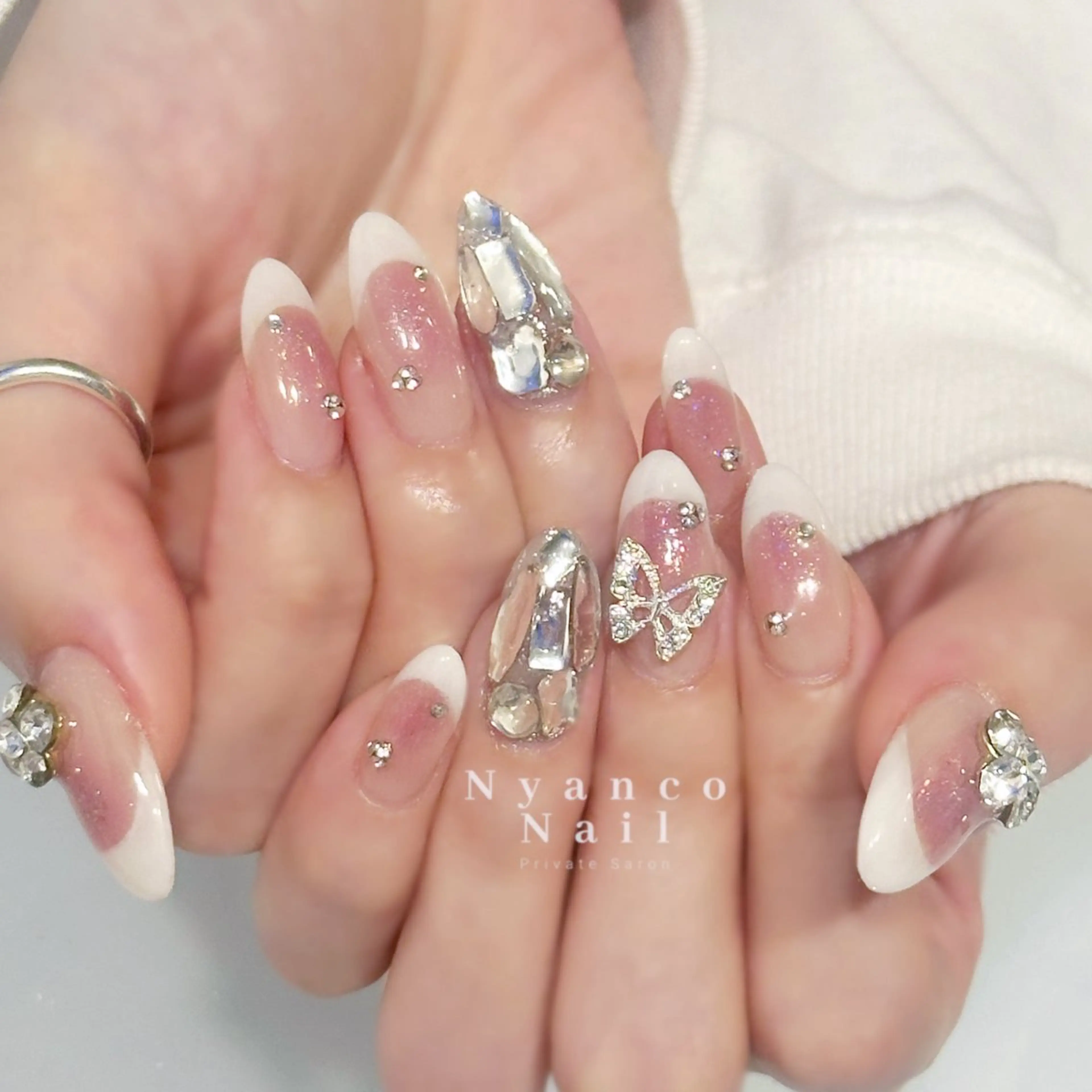 ネイル チークネイル フレンチネイル ジェルネイル キラキラネイル ラメ(グリッター) Nyanco Nailのネイルデザイン