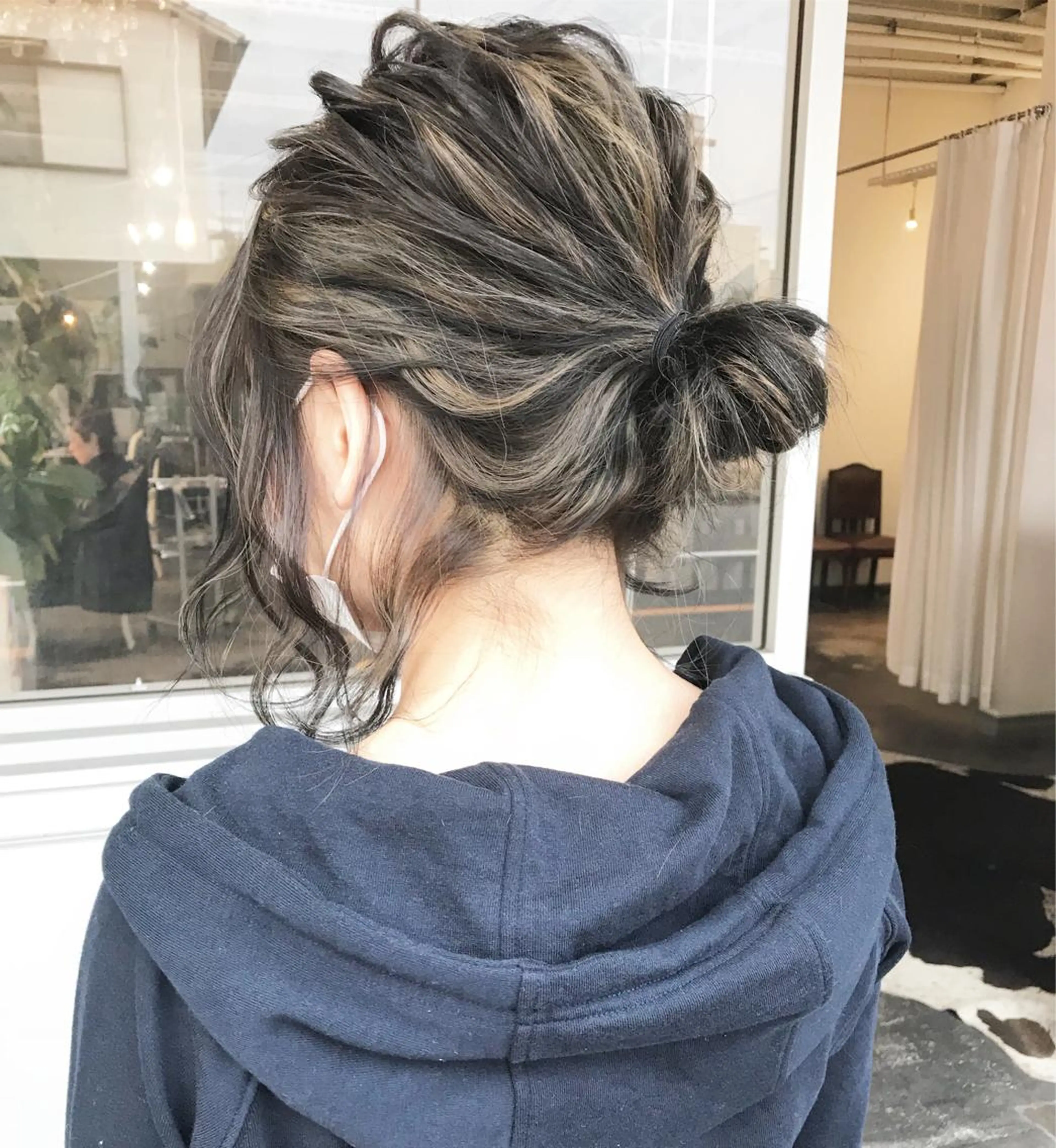 ミディアム カラー ヘアアレンジ バレイヤージュ ベージュカラー ブリーチ グラデーションカラー ハイライトカラー Mariana/ 鶴原-ハイライトのヘアスタイル