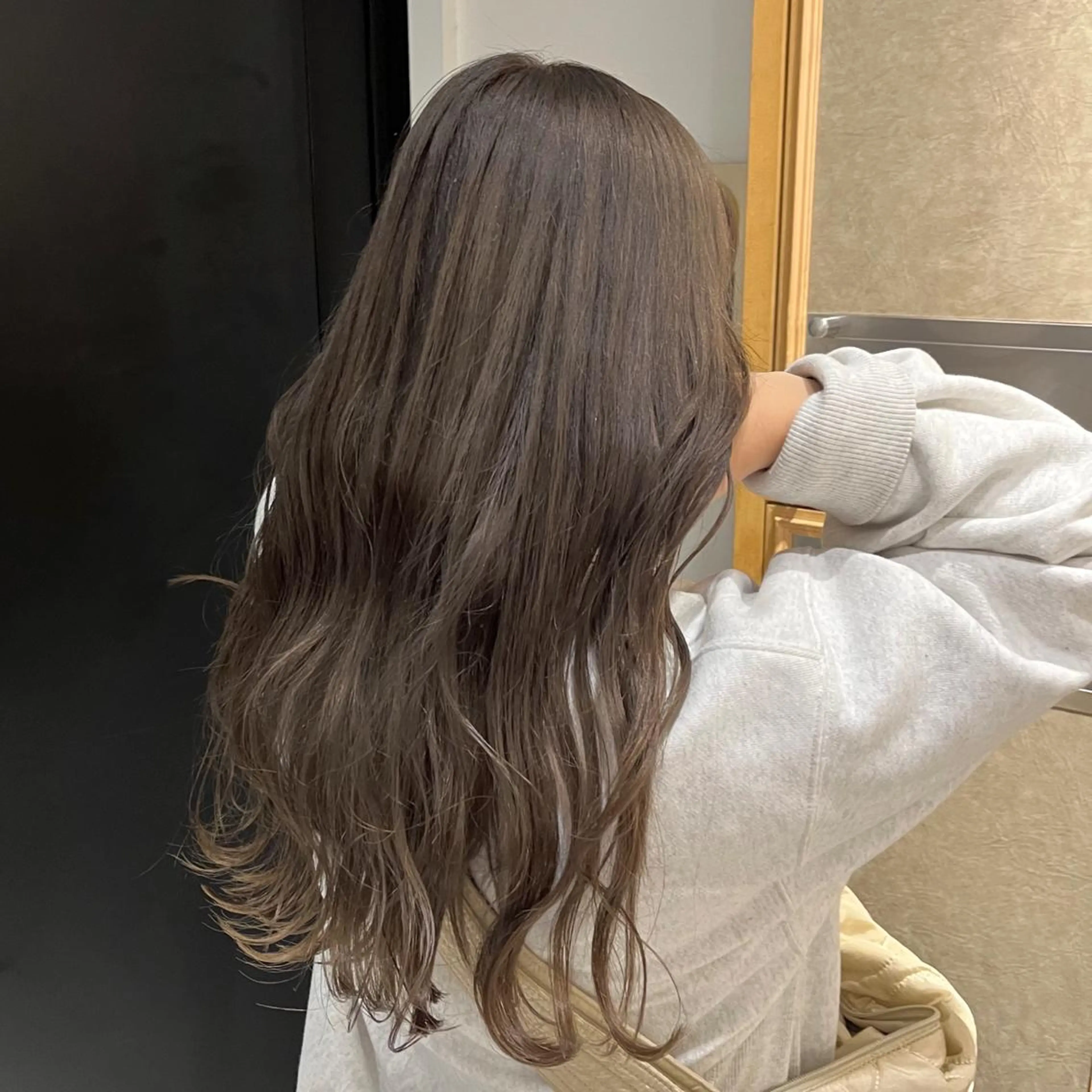 ロング カラー ブリーチ ナミ🩶暗髪/暖色 ❤️/透明感/縮毛のヘアスタイル