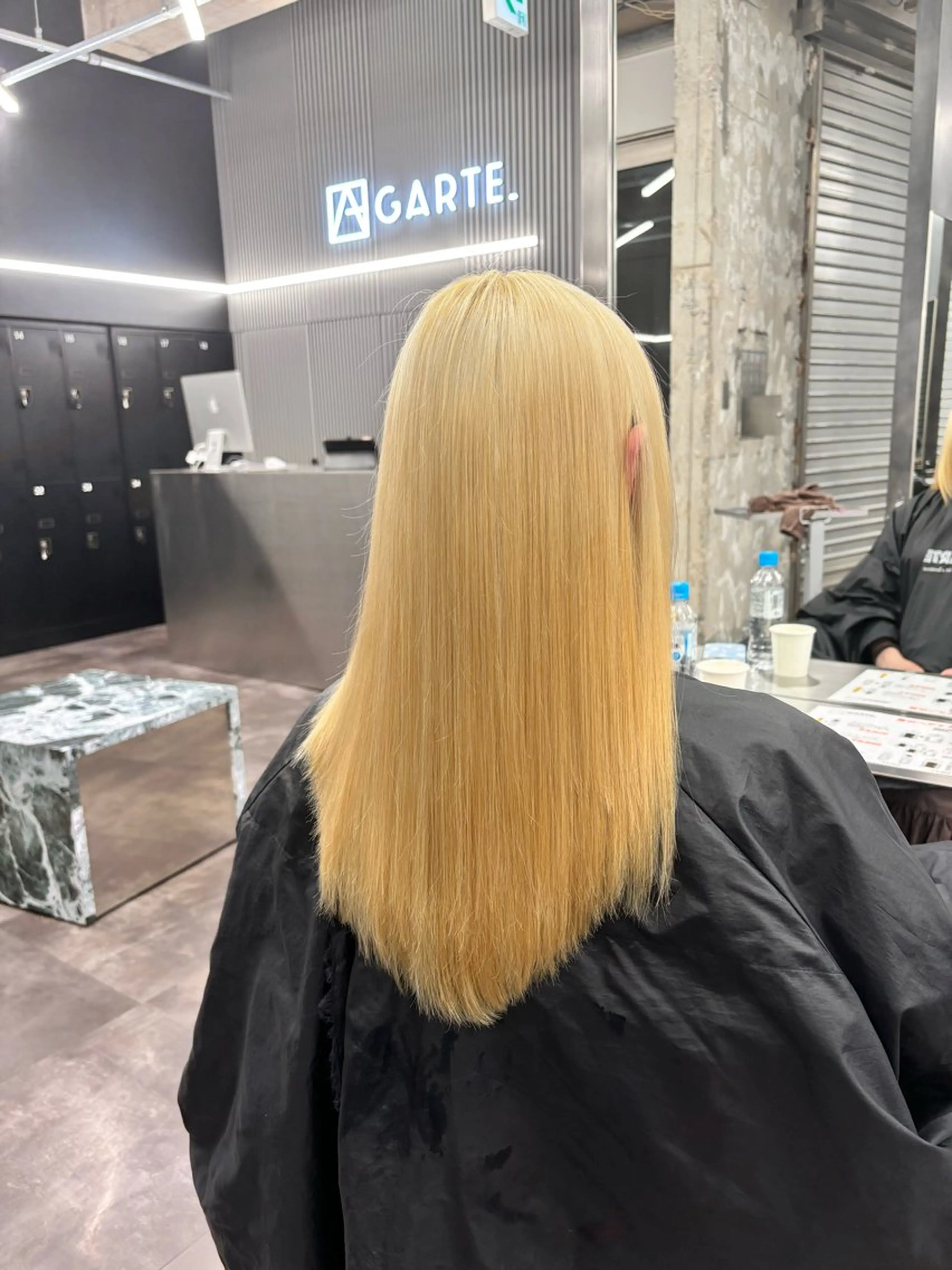 カラー ブリーチ 抜きっぱなしブロンド ブロンド GARTE所属・ゲンキ/ボブ /レイヤーカットのヘアスタイル
