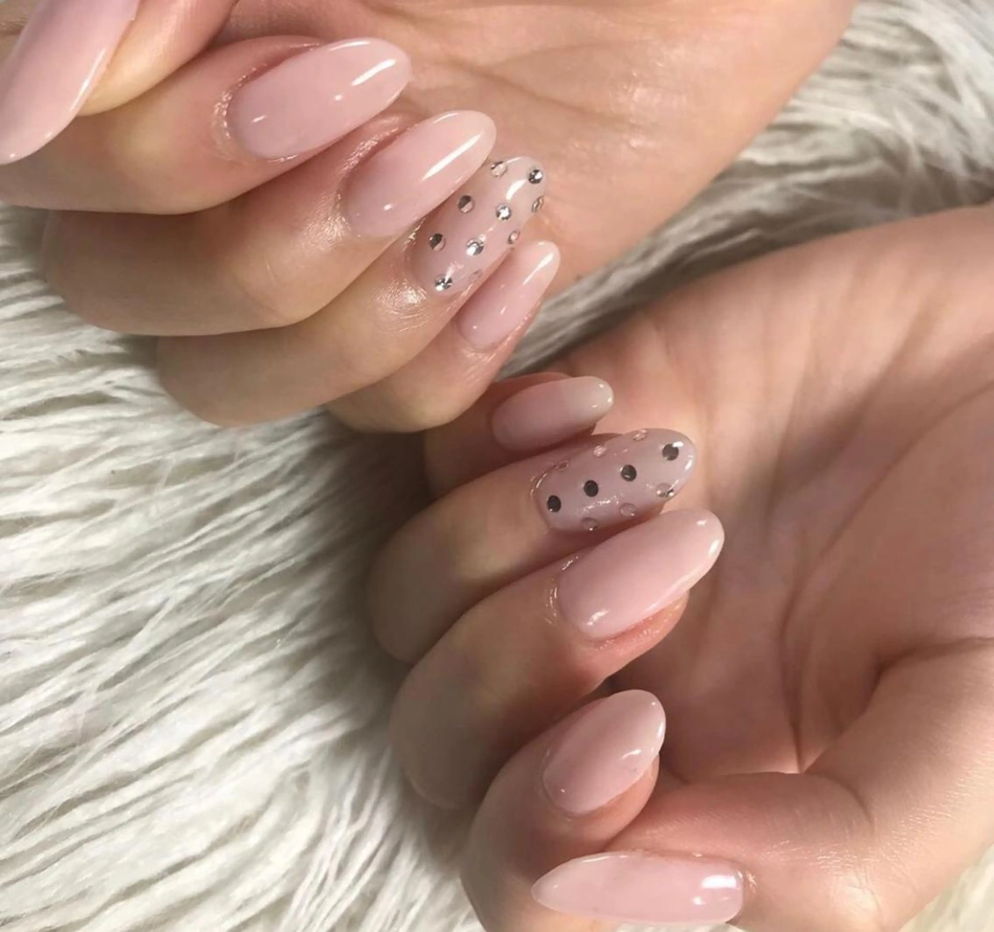 ネイル ワンカラーネイル ストーンネイル Petitmaison所属・Petit maisonのネイルデザイン