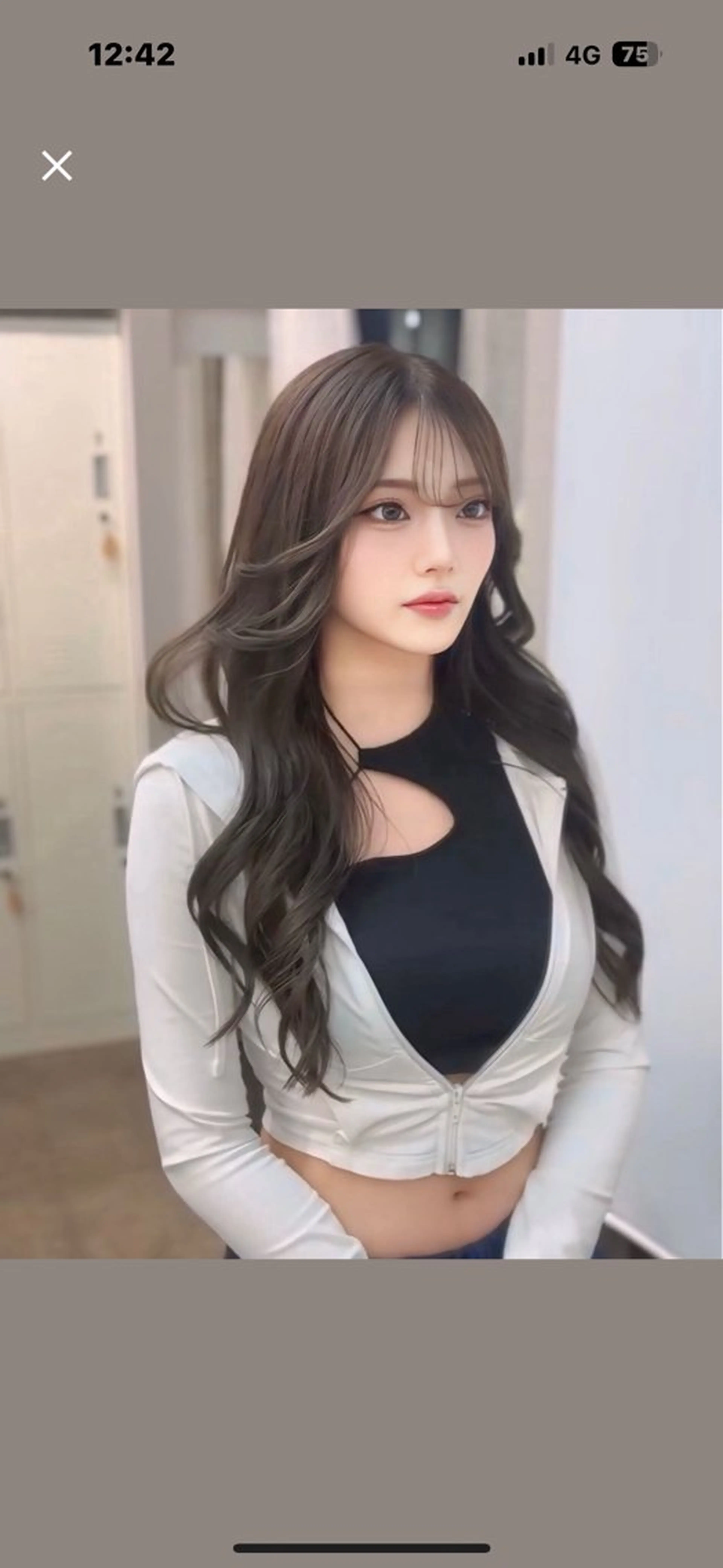 ロング カラー 渡 汐音のヘアスタイル