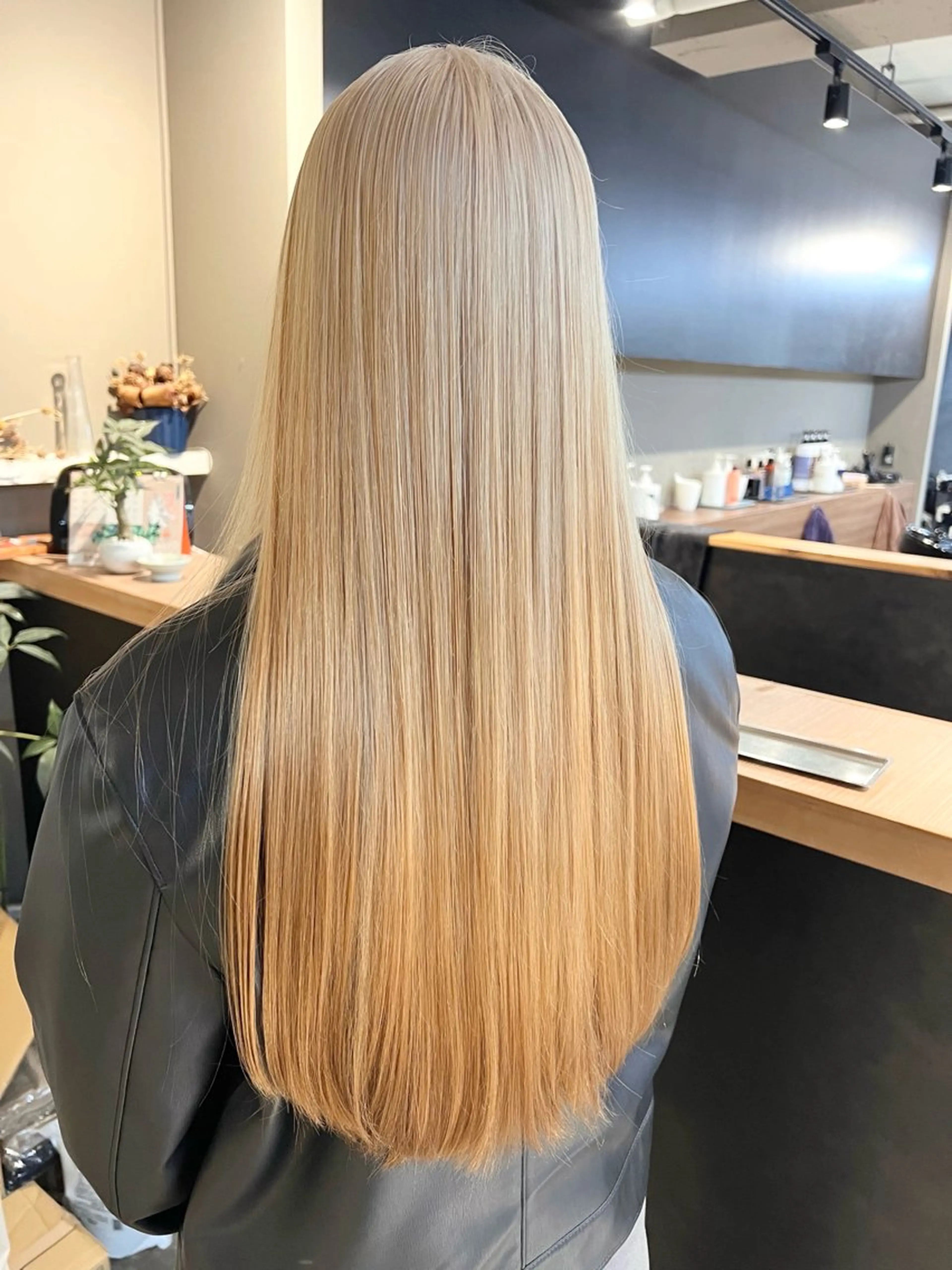 ロング カラー ブリーチ daiki 原宿のヘアスタイル