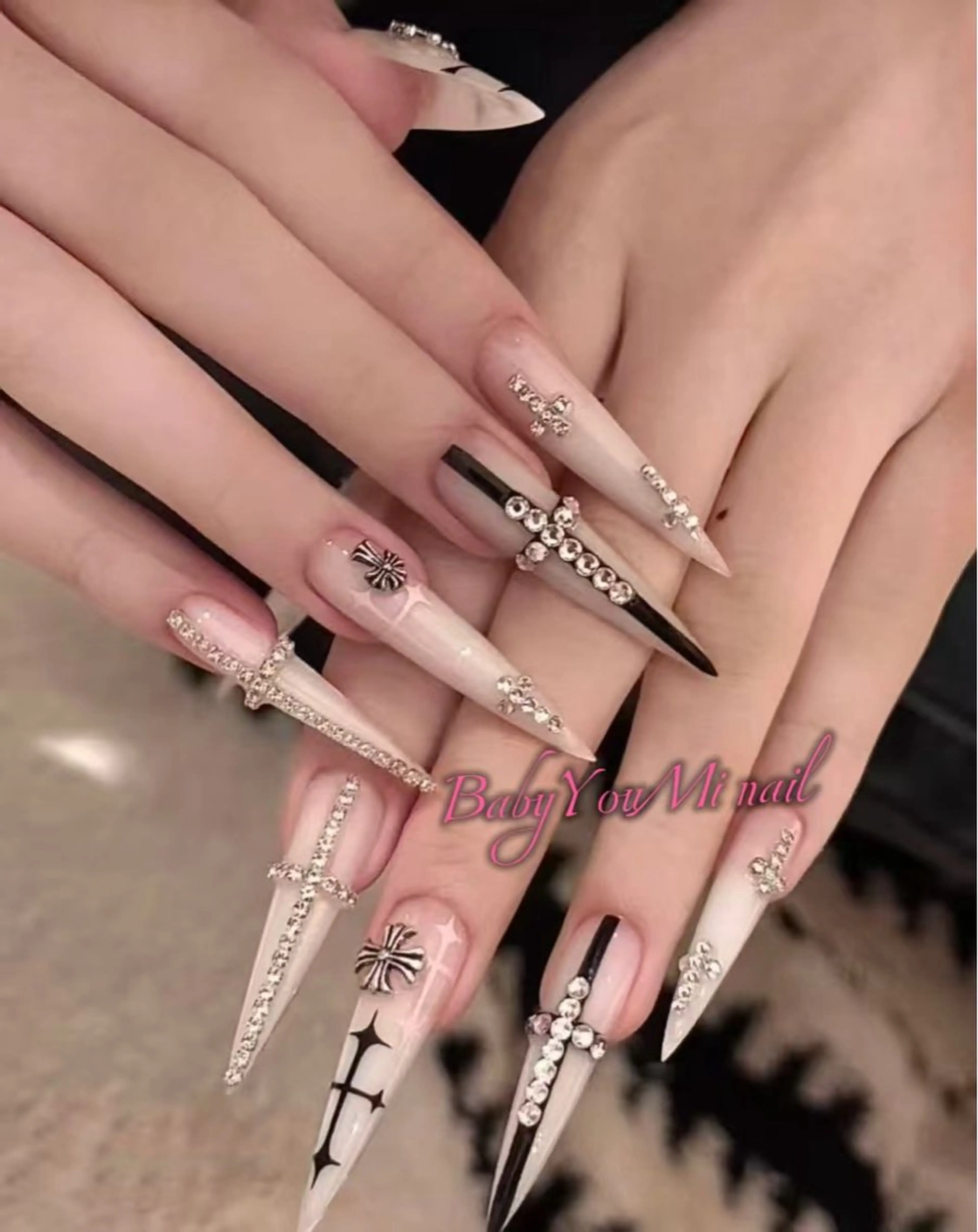 ネイル オーロラネイル フラワーネイル フットネイル フレンチネイル ジェルネイル ハンドネイル BabyYouMi nailのネイルデザイン