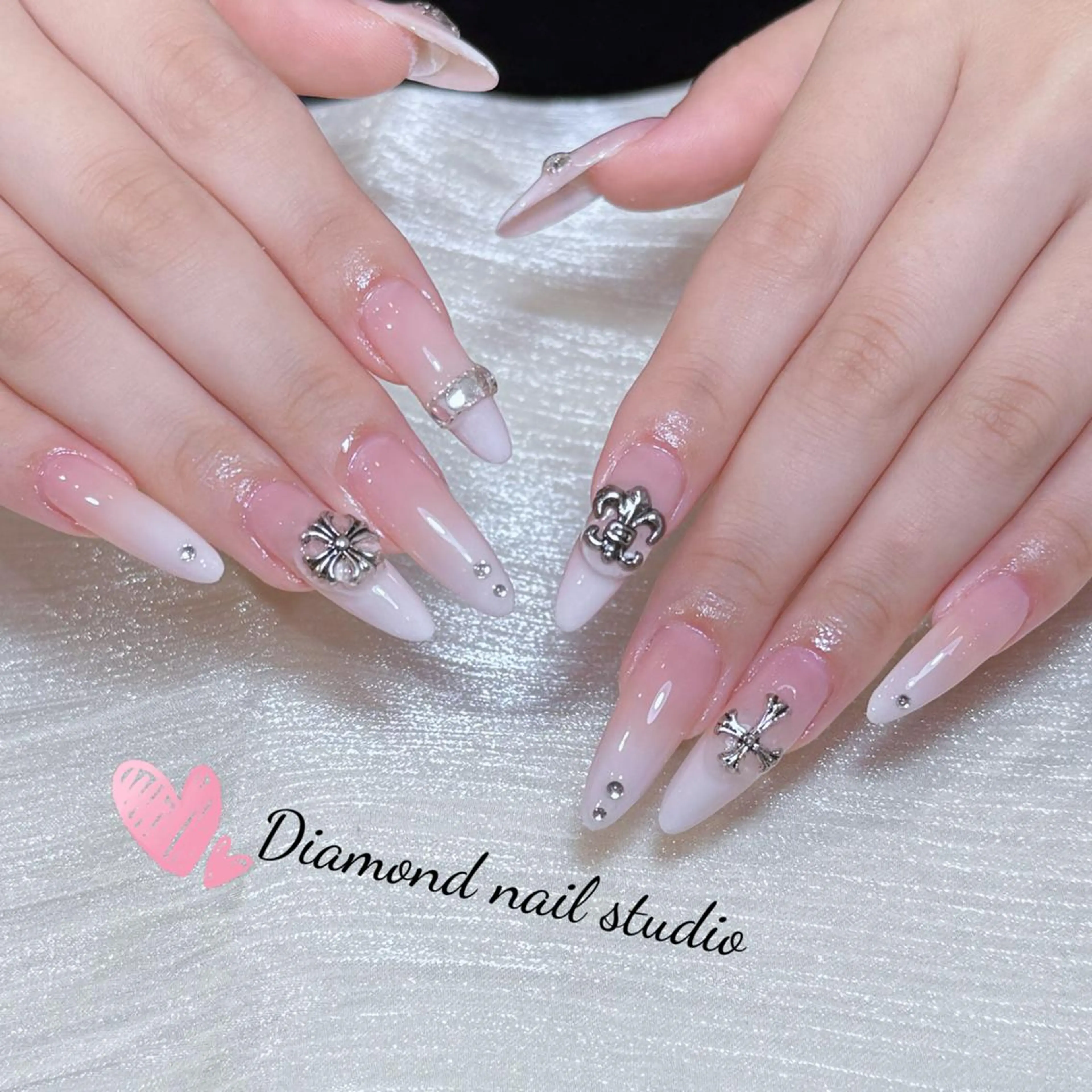 ネイル アートネイル オーロラネイル ガーリー キラキラネイル 韓国ネイル ハンドネイル DIAMOND Nail🍒のネイルデザイン