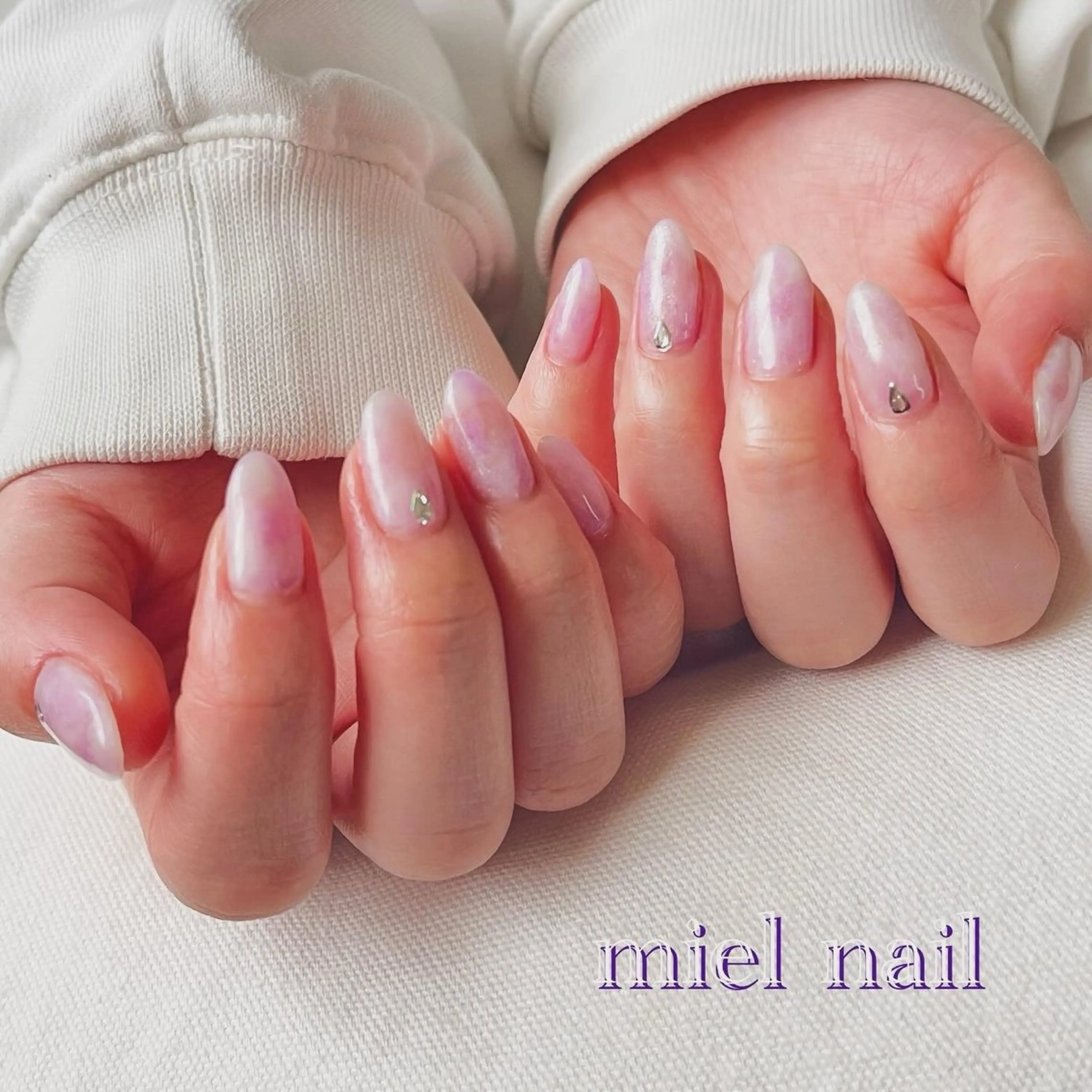 ネイル 大理石ネイル(マーブル) ニュアンスネイル シルバー 冬ネイル ハンドネイル miel nailのネイルデザイン