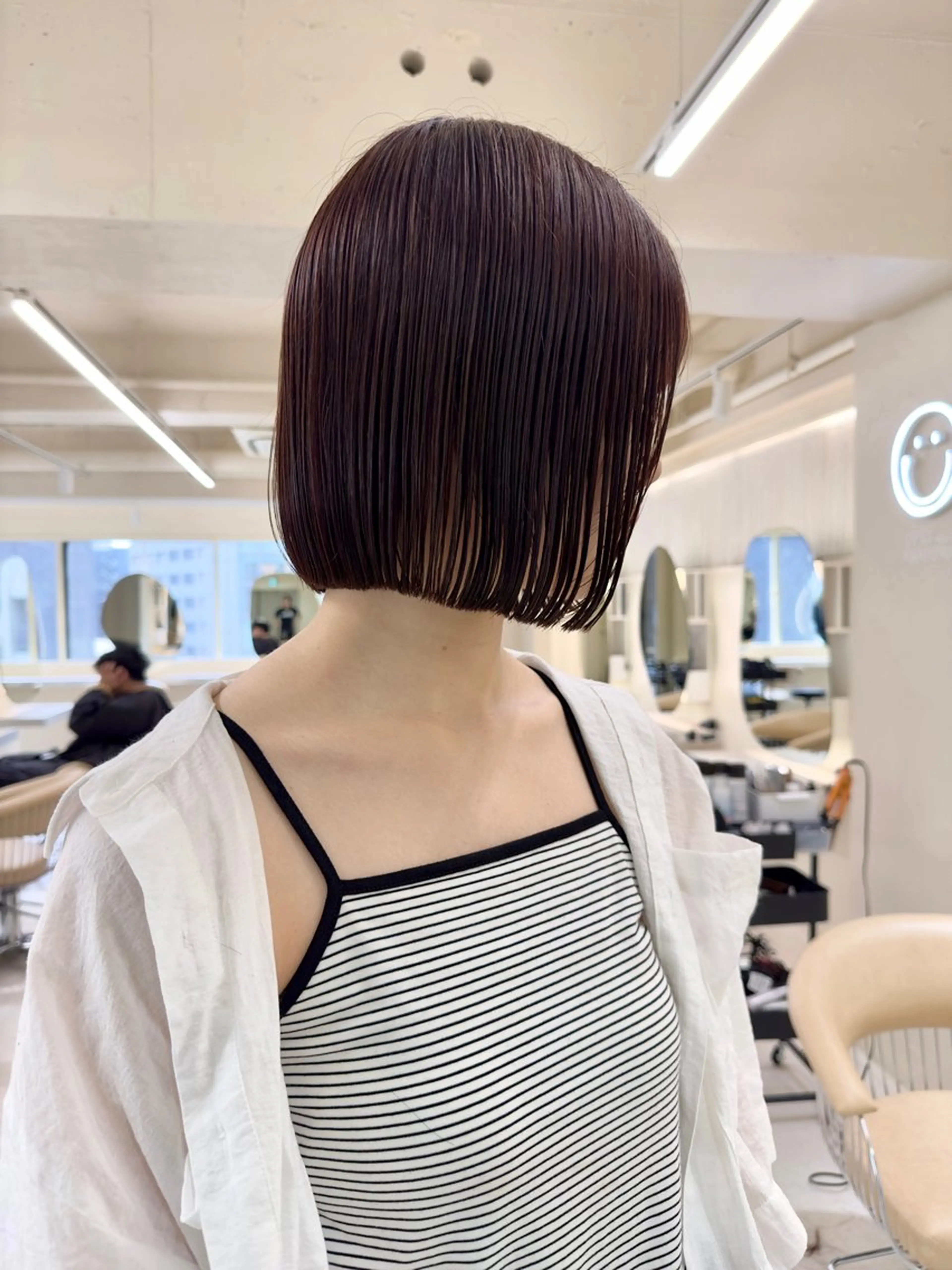 ショート レイヤーカット /センターパートのヘアスタイル