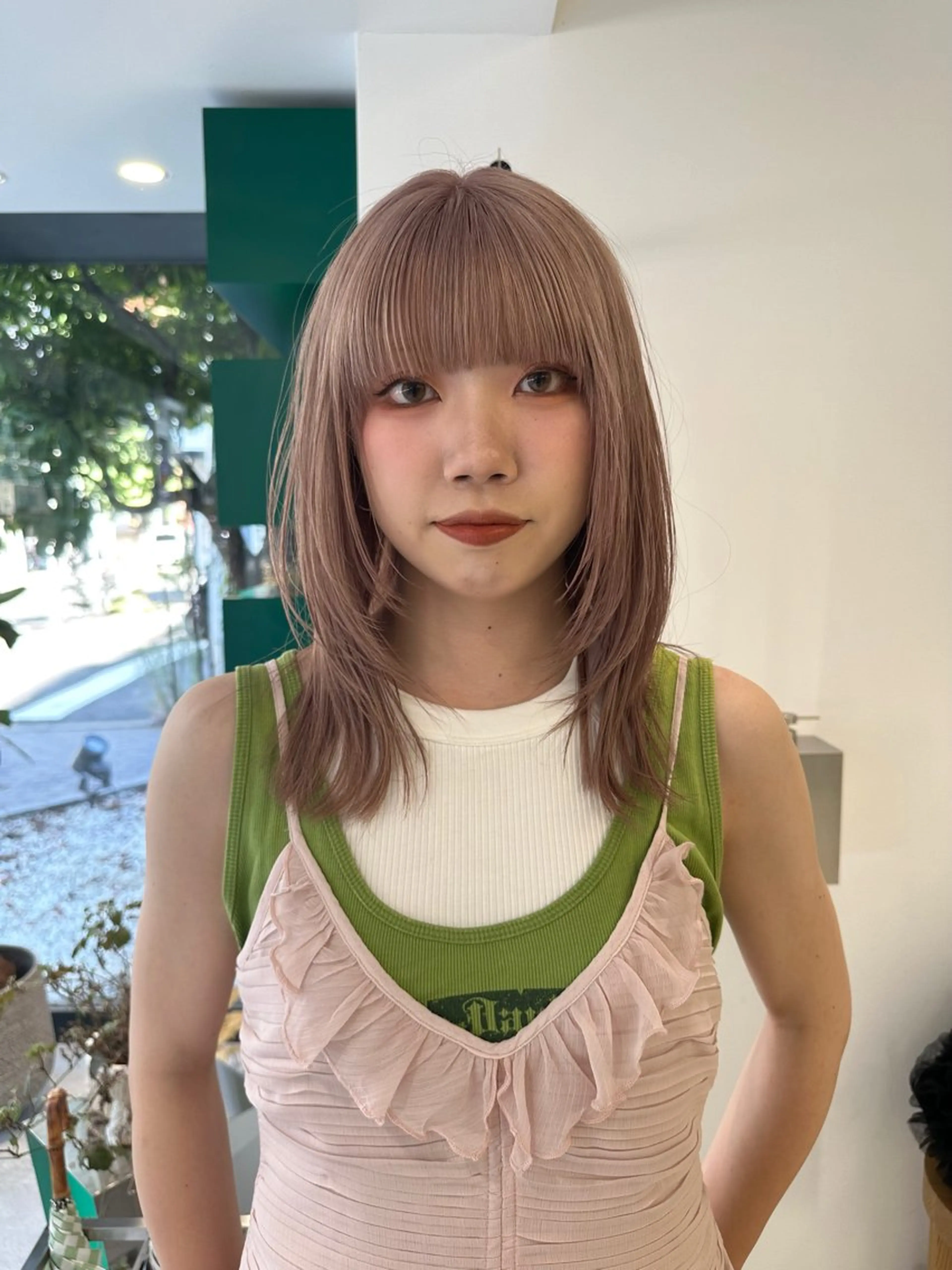 ミディアム カラー カット ヘアカラー トリートメント M所属・ハイトーン/透け感 カラー🎀真香のヘアスタイル