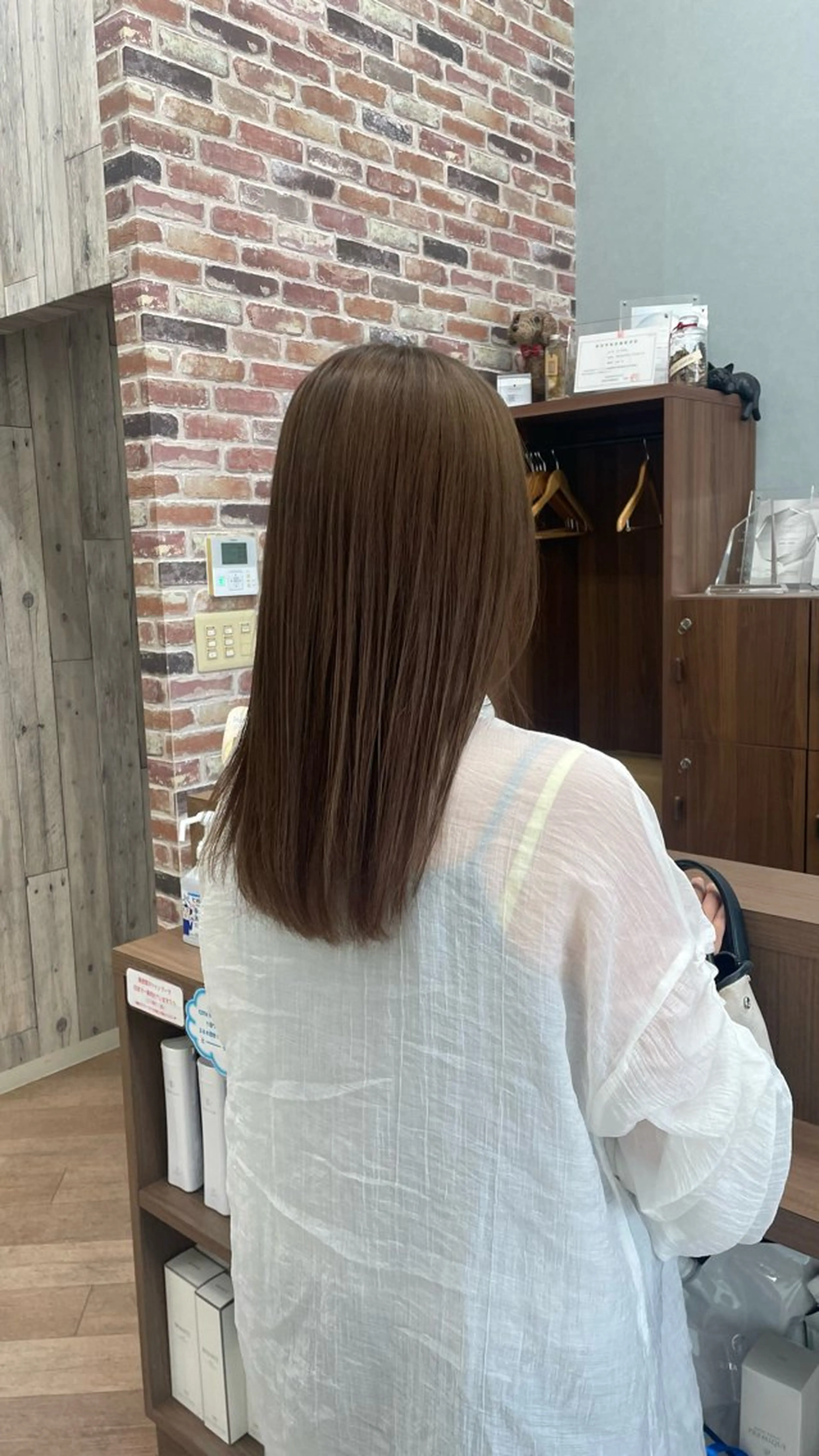 セミロング アッシュ カット ヘアカラー シミズ カエデ🍁のヘアスタイル