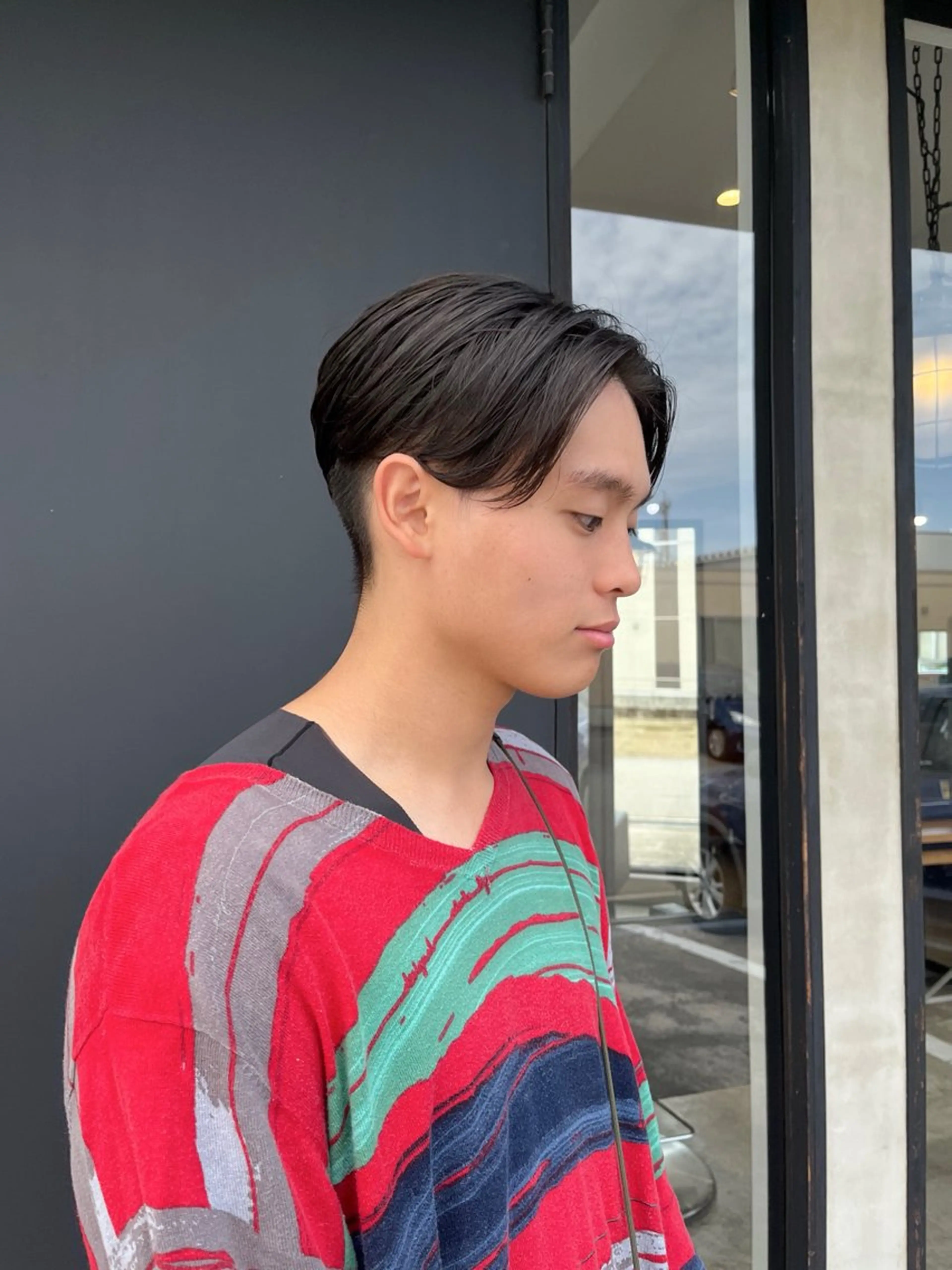 メンズ センターパート カット 荒川泰輝 /オリーブカラーのヘアスタイル