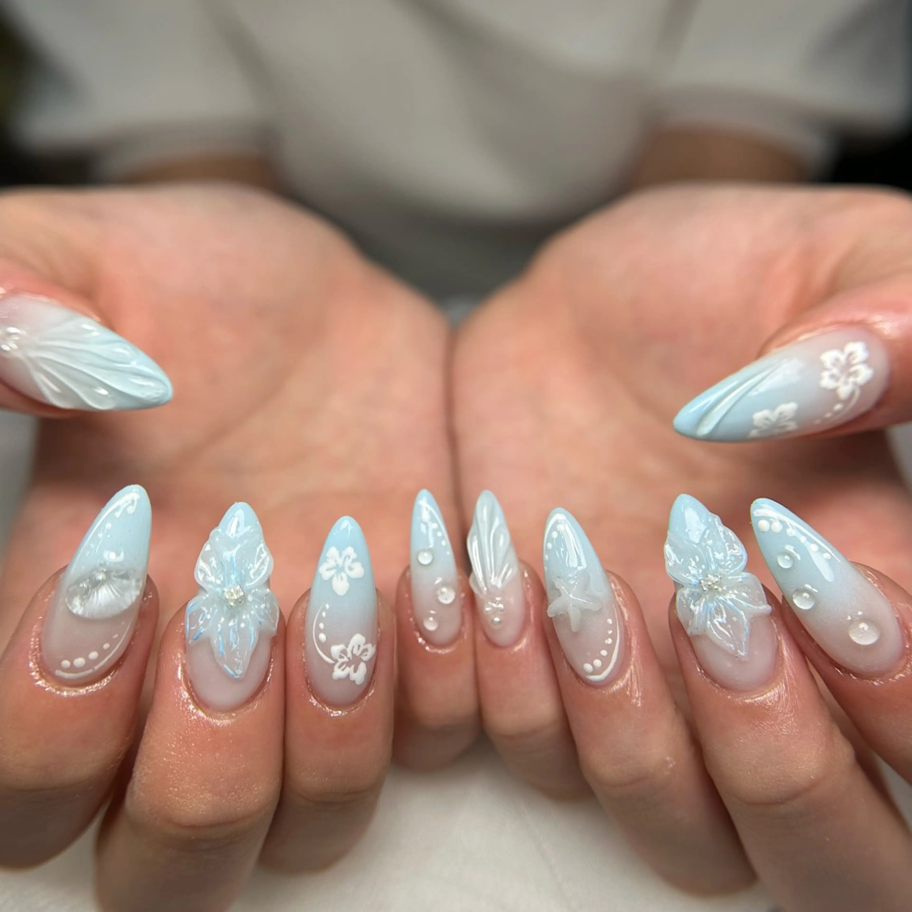 ネイル フレンチネイル グラデーション 韓国ネイル マグネットネイル シンプルネイル ハンドネイル CoMo Nail Studio所属・CoMo Nailのネイルデザイン