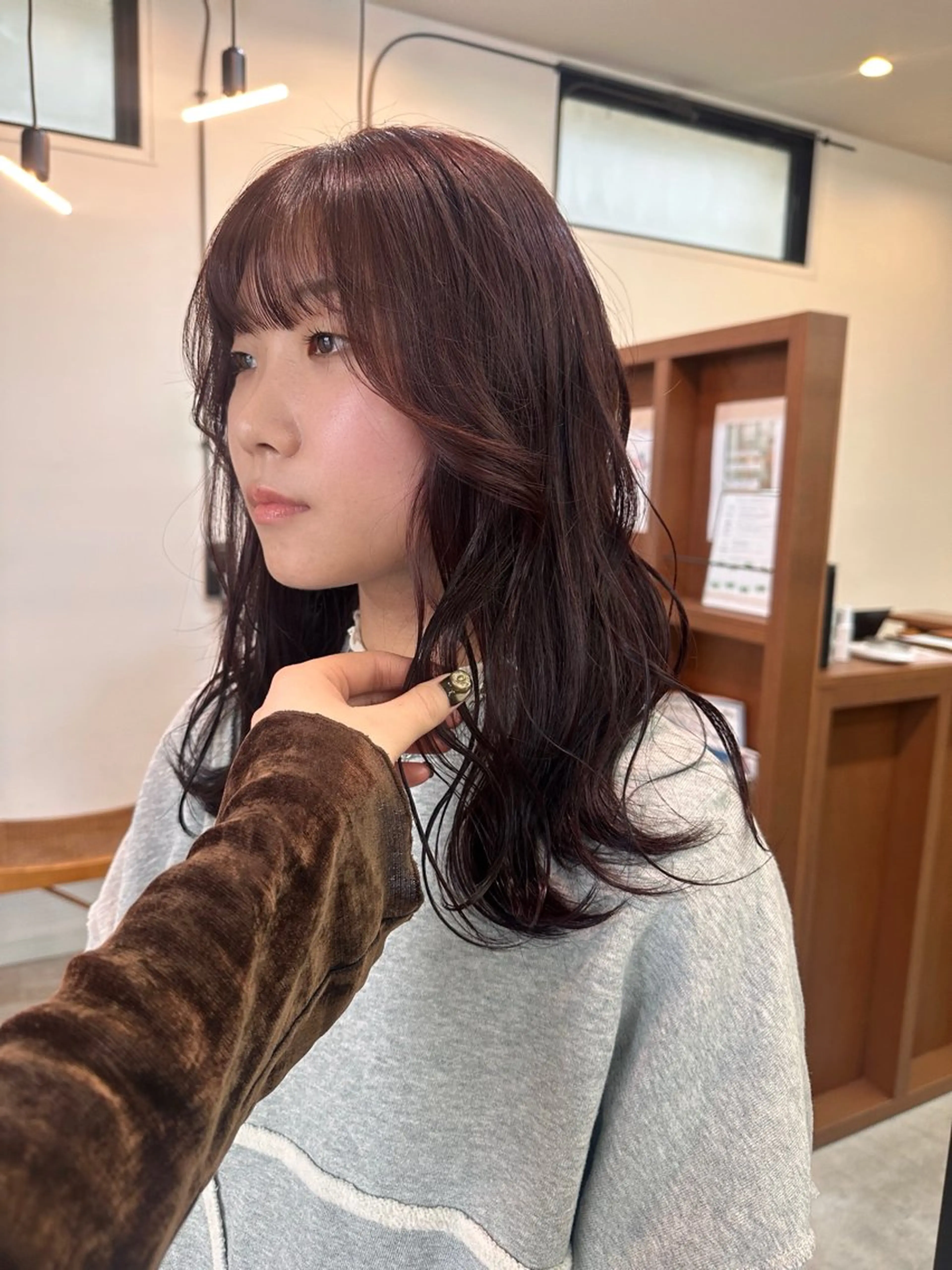 セミロング カラー ブリーチ ブリーチなしカラー 学生 ヘアカラー トリートメント shin enom yuukaのヘアスタイル