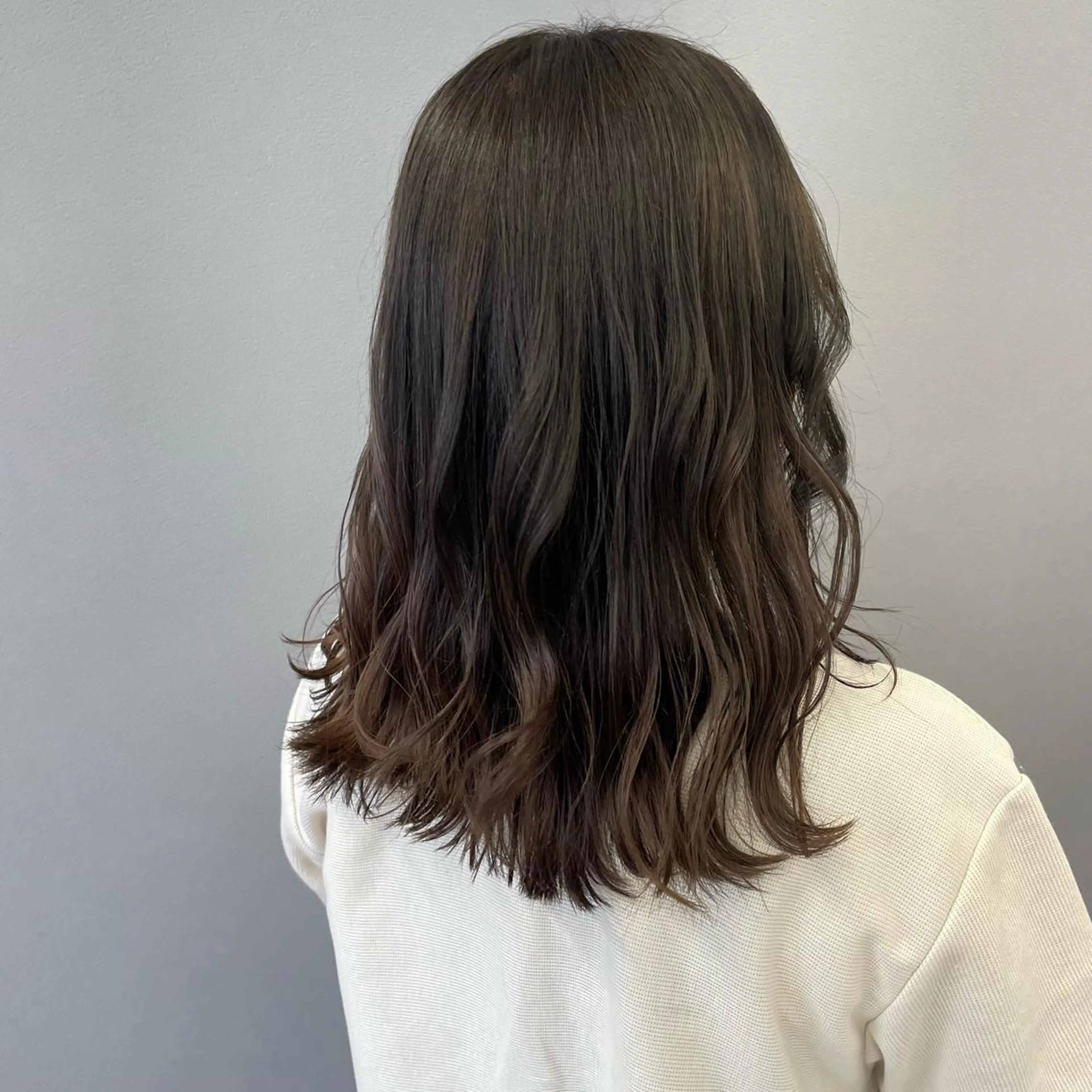 セミロング カラー ate.心斎橋 RYUKAのヘアスタイル