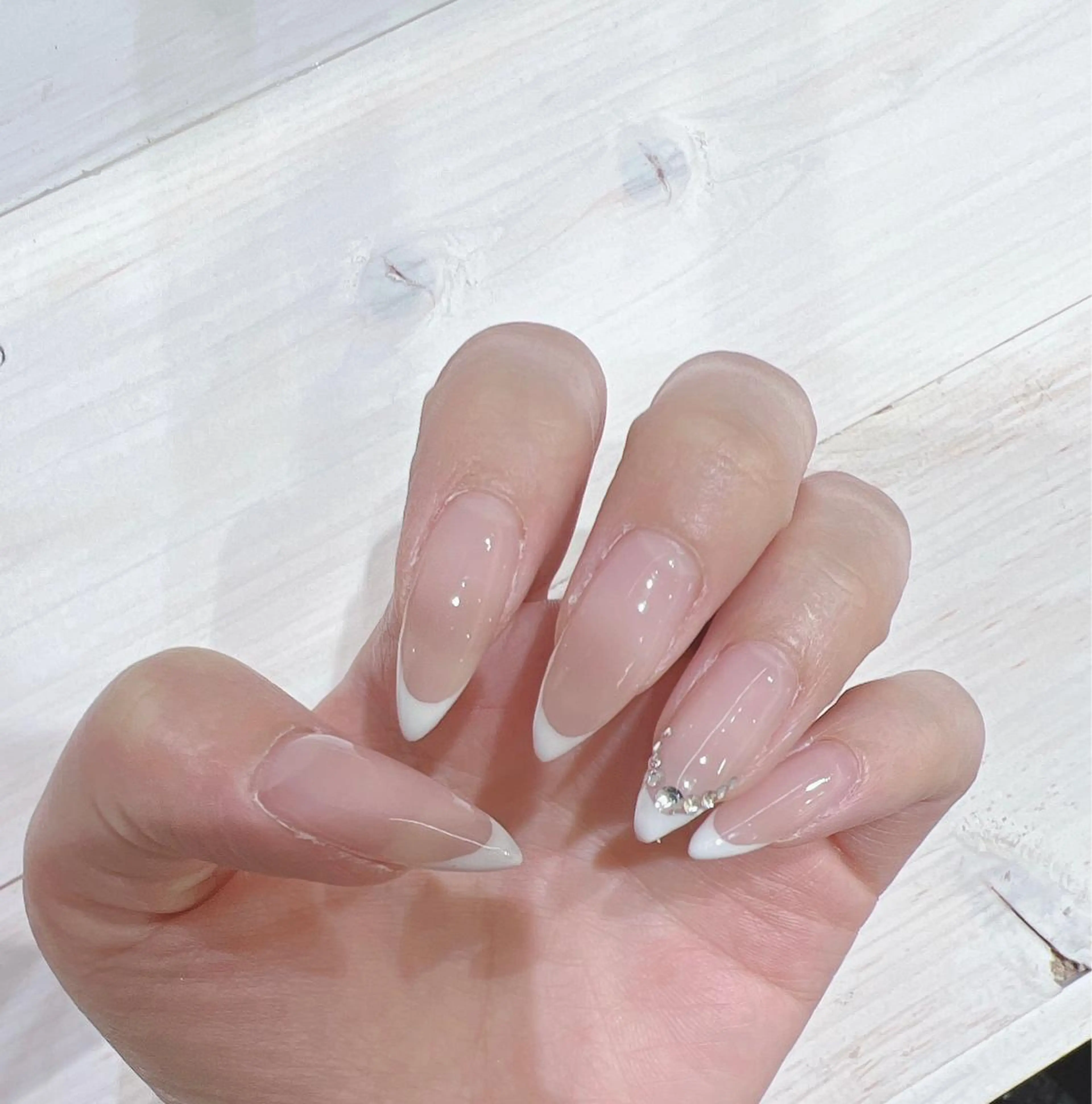 ネイル フレンチネイル PEEKABOO京橋 EYE&NAILのマツエク・マツパデザイン