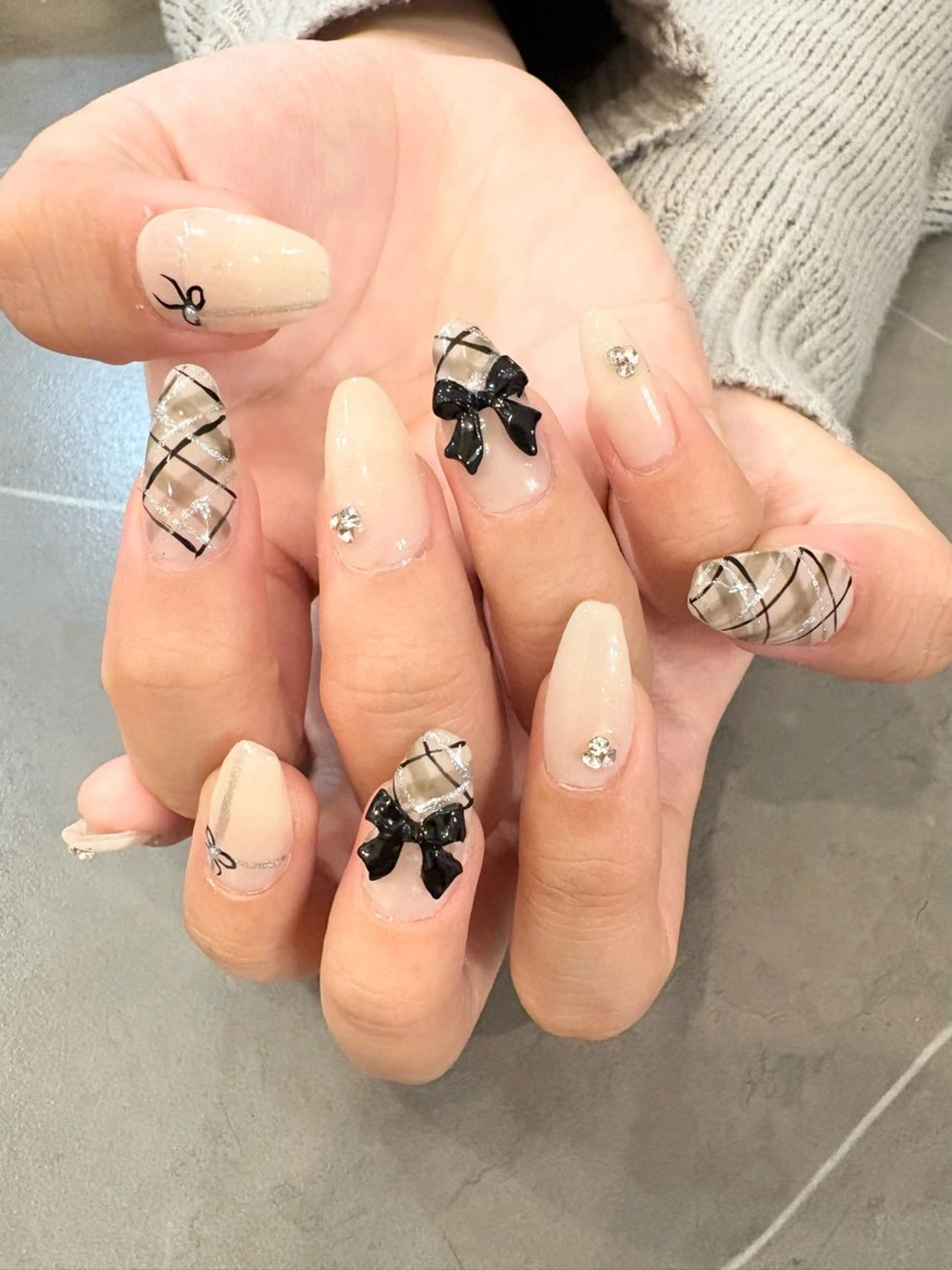 ネイル 韓国ネイル 持ち込み リボン シルバー シンプルネイル ハンドネイル nailsalon Lumieのネイルデザイン