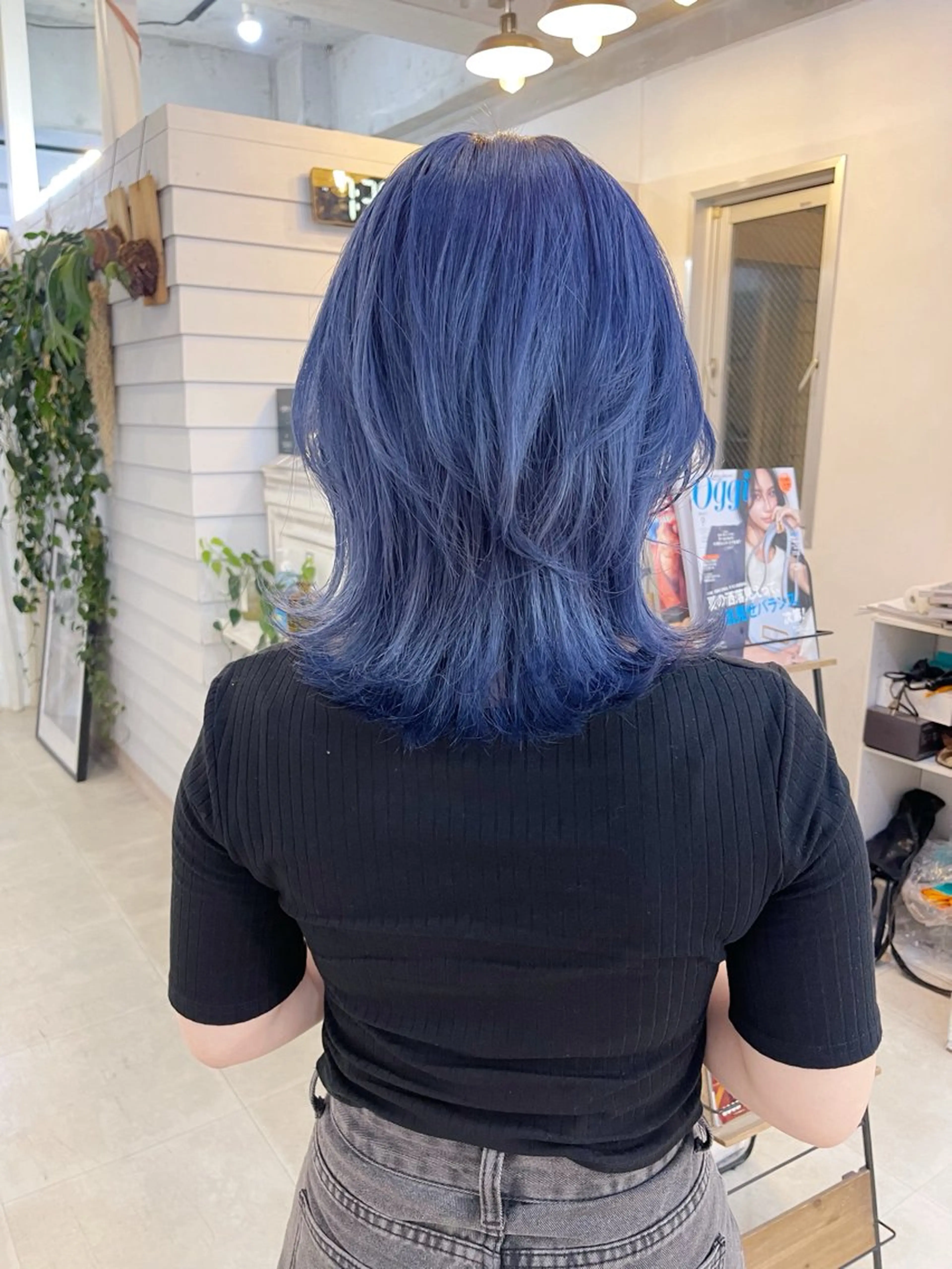 ミディアム カラー ブルーカラー レイヤーカット ウルフカット ウルフレイヤー ヘアカラー トリートメント AiM 大名のヘアスタイル
