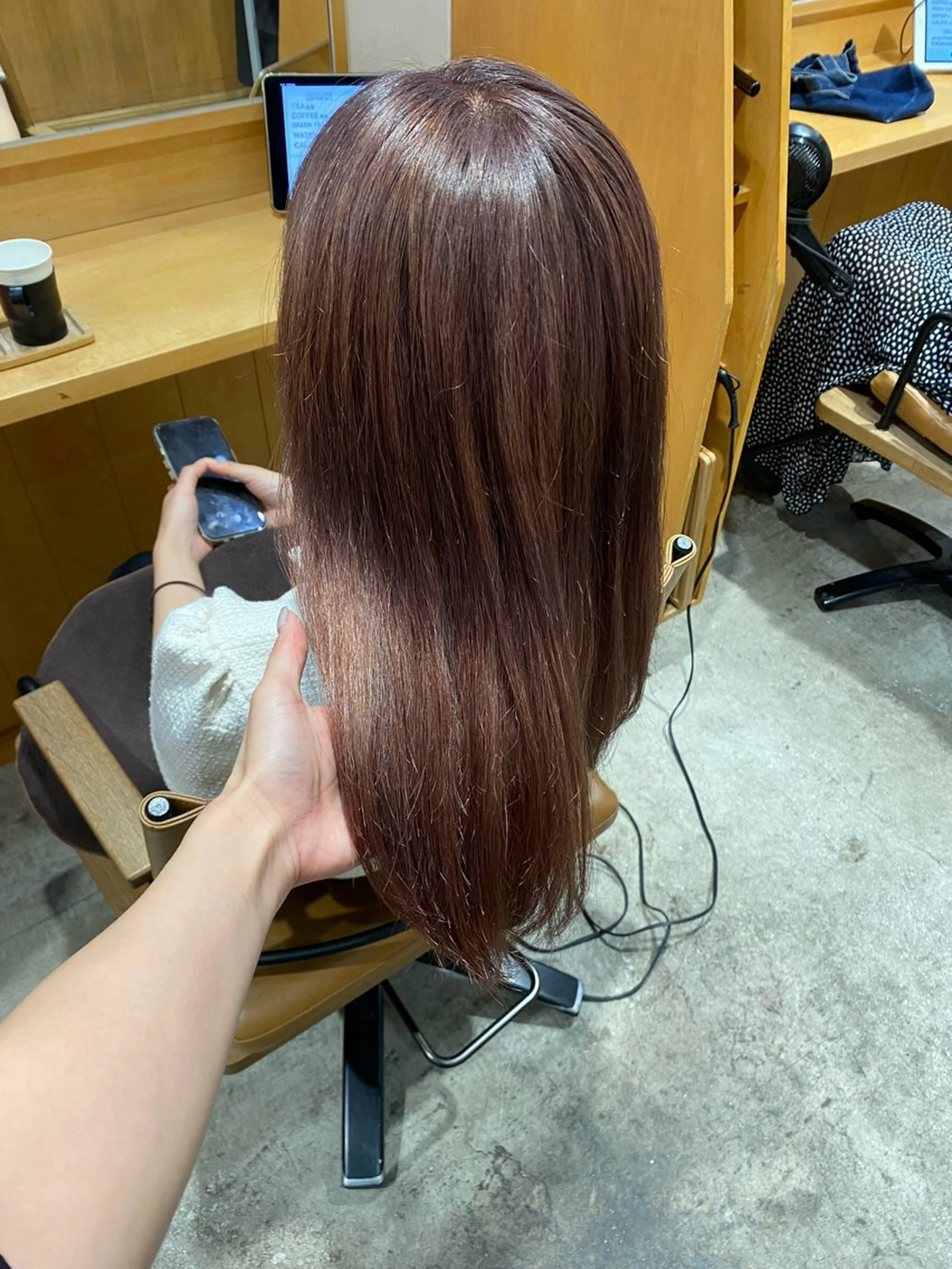 セミロング ラベンダーベージュ ヘアカラー amphitokyo 風本朱里🐥のヘアスタイル