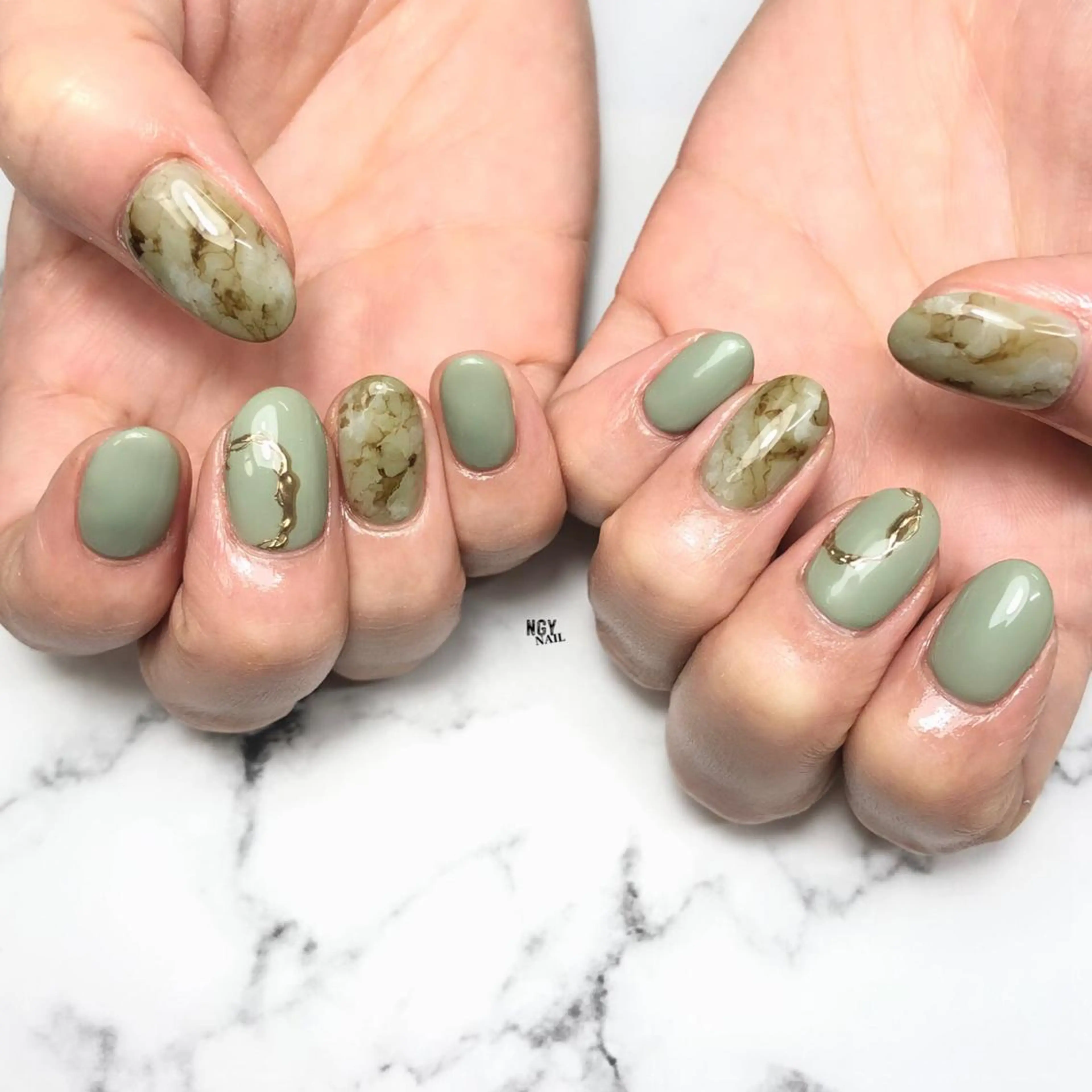 ネイル アートネイル グリーン 大理石ネイル(マーブル) ミラーネイル ニュアンスネイル ハンドネイル NAIL NOWのネイルデザイン