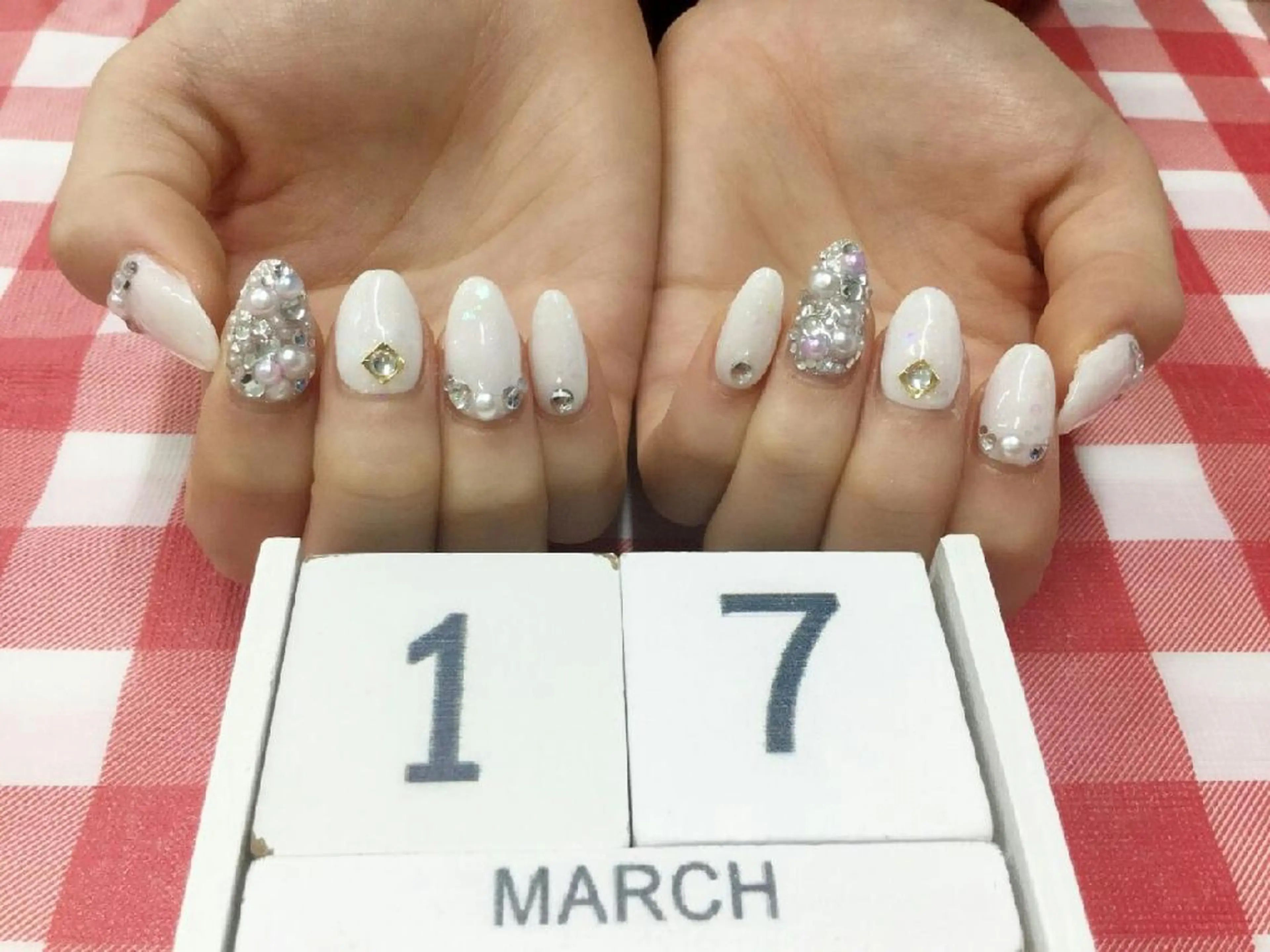 ネイル ストーンネイル JEWEL nailのネイルデザイン