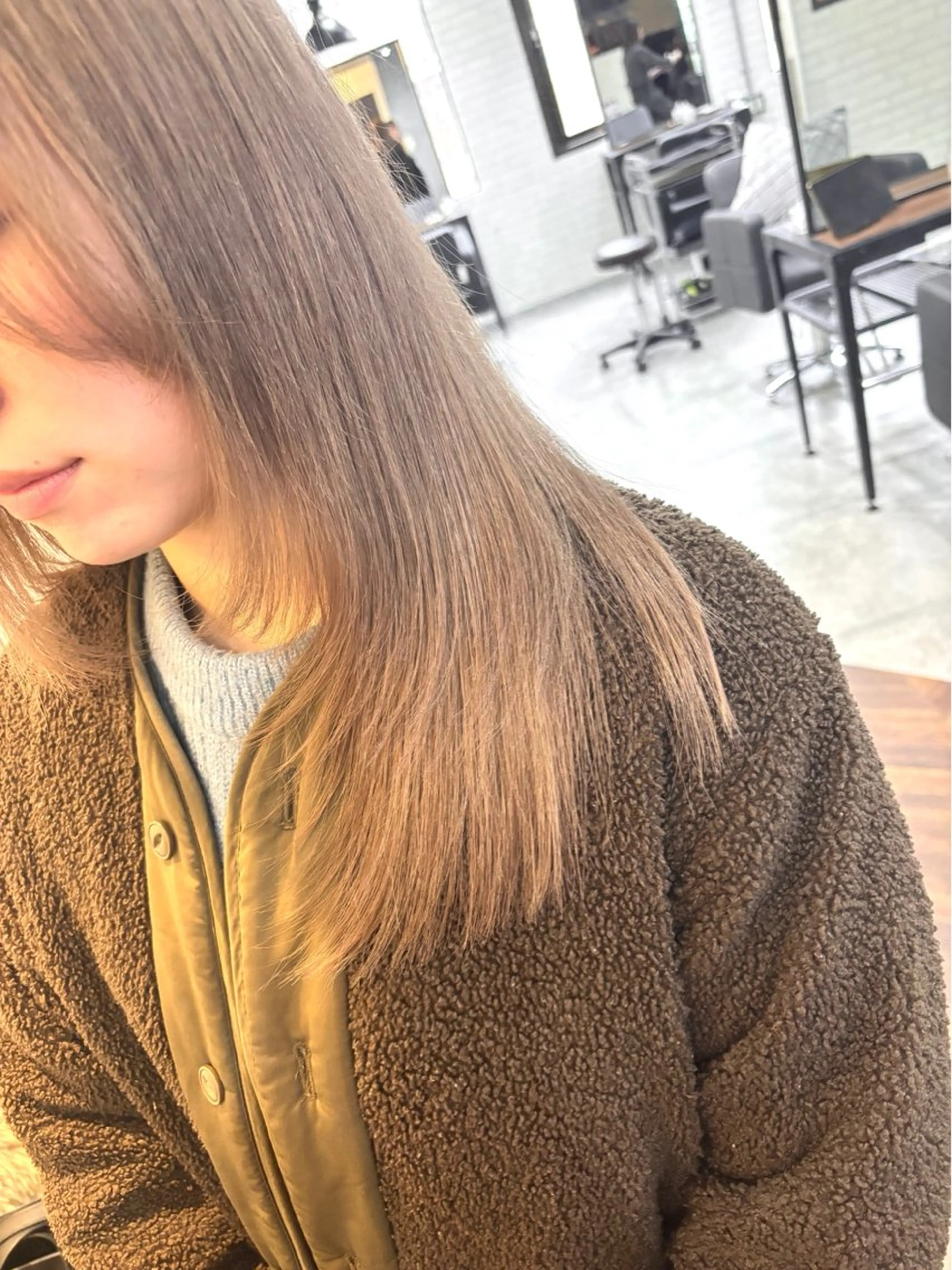 セミロング カラー ベージュカラー ブリーチ 透明感カラー ミルクティーベージュ 髪質改善 ヘアカラー トリートメント 詩乃🌷🎀ピンク 暖色/韓国風🧸のヘアスタイル