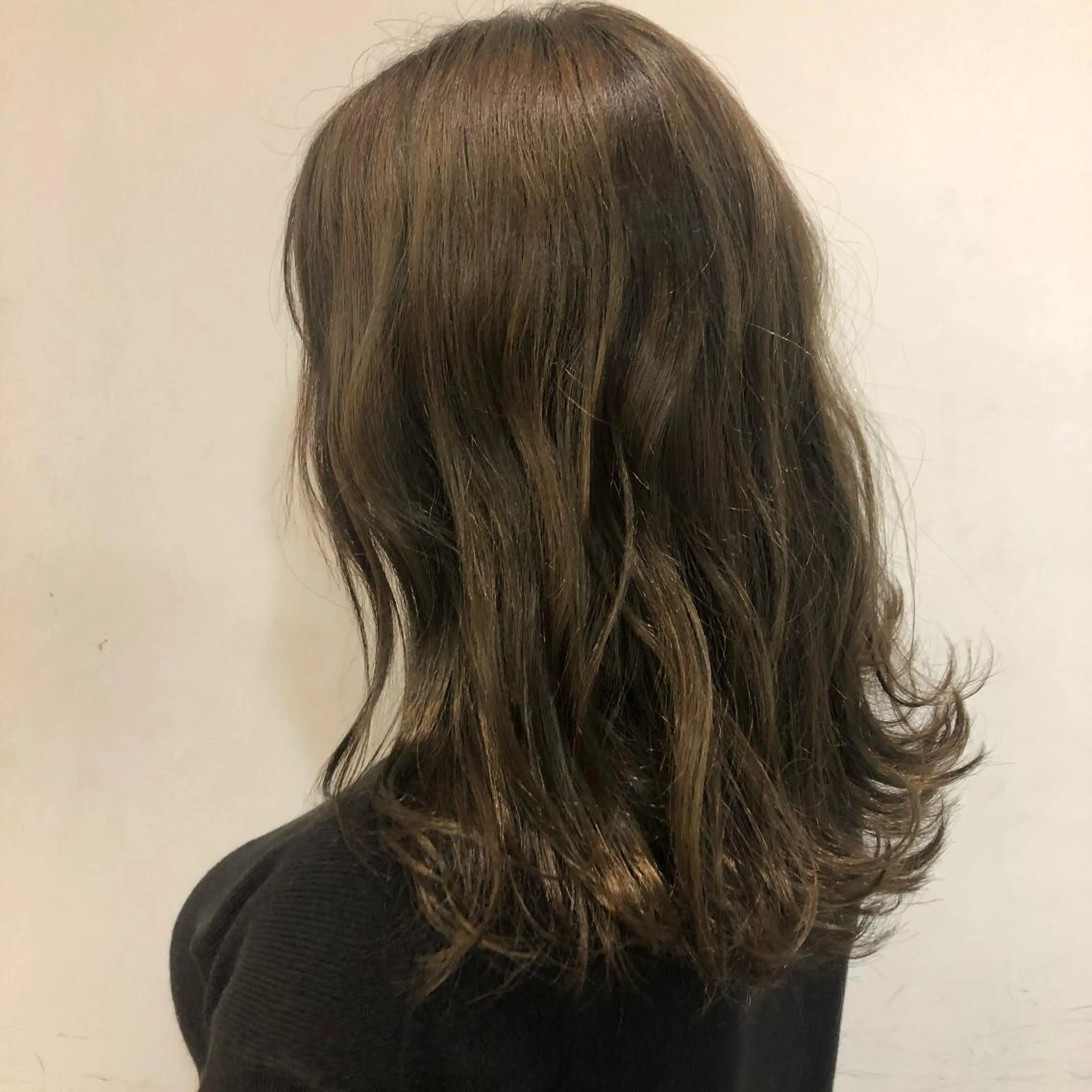 ミディアム カット 🌷韓国レイヤー/艶 カラー🇰🇷amiのヘアスタイル