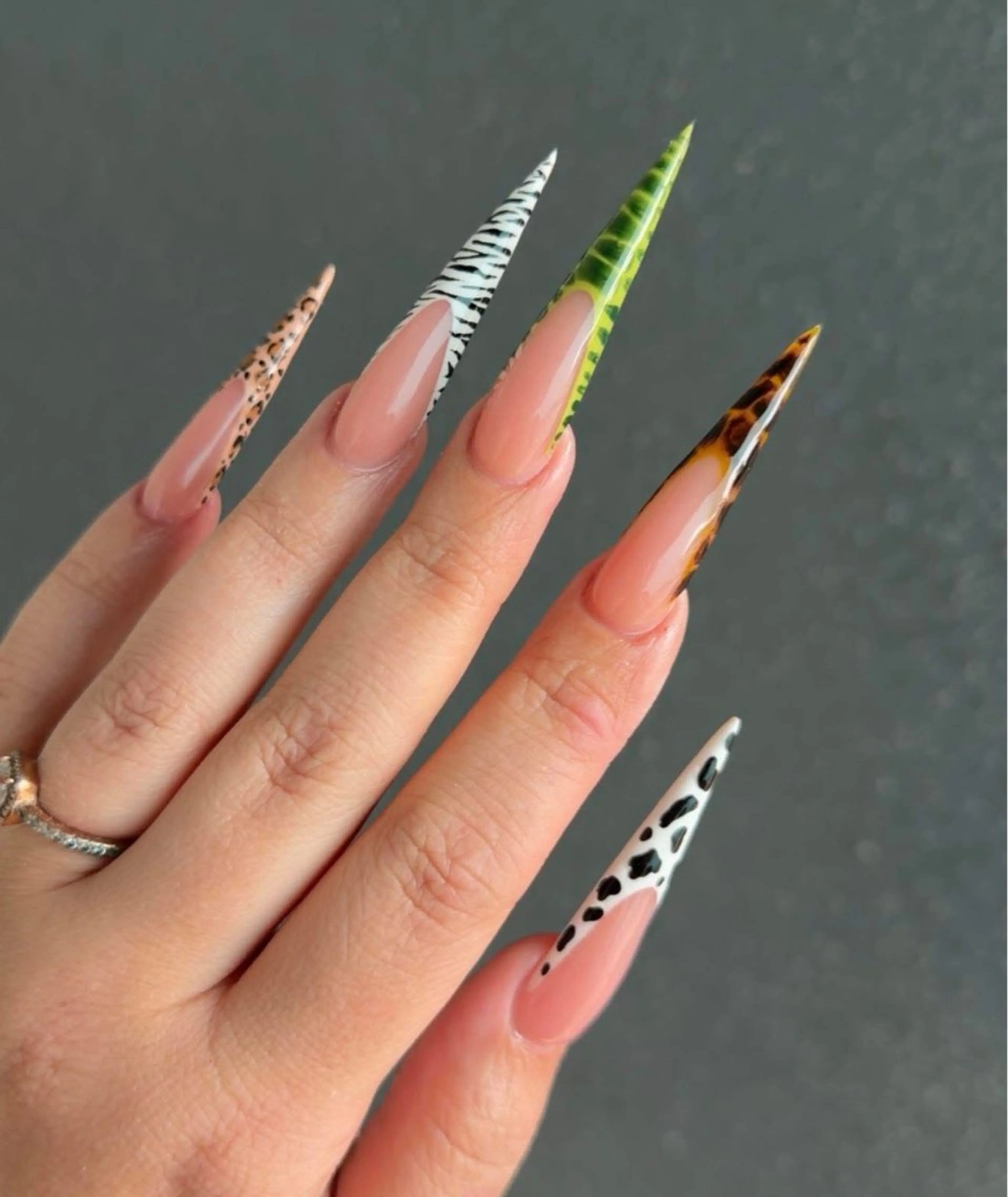 ネイル ハンドネイル ハンドケア いちご chan novaのネイルデザイン