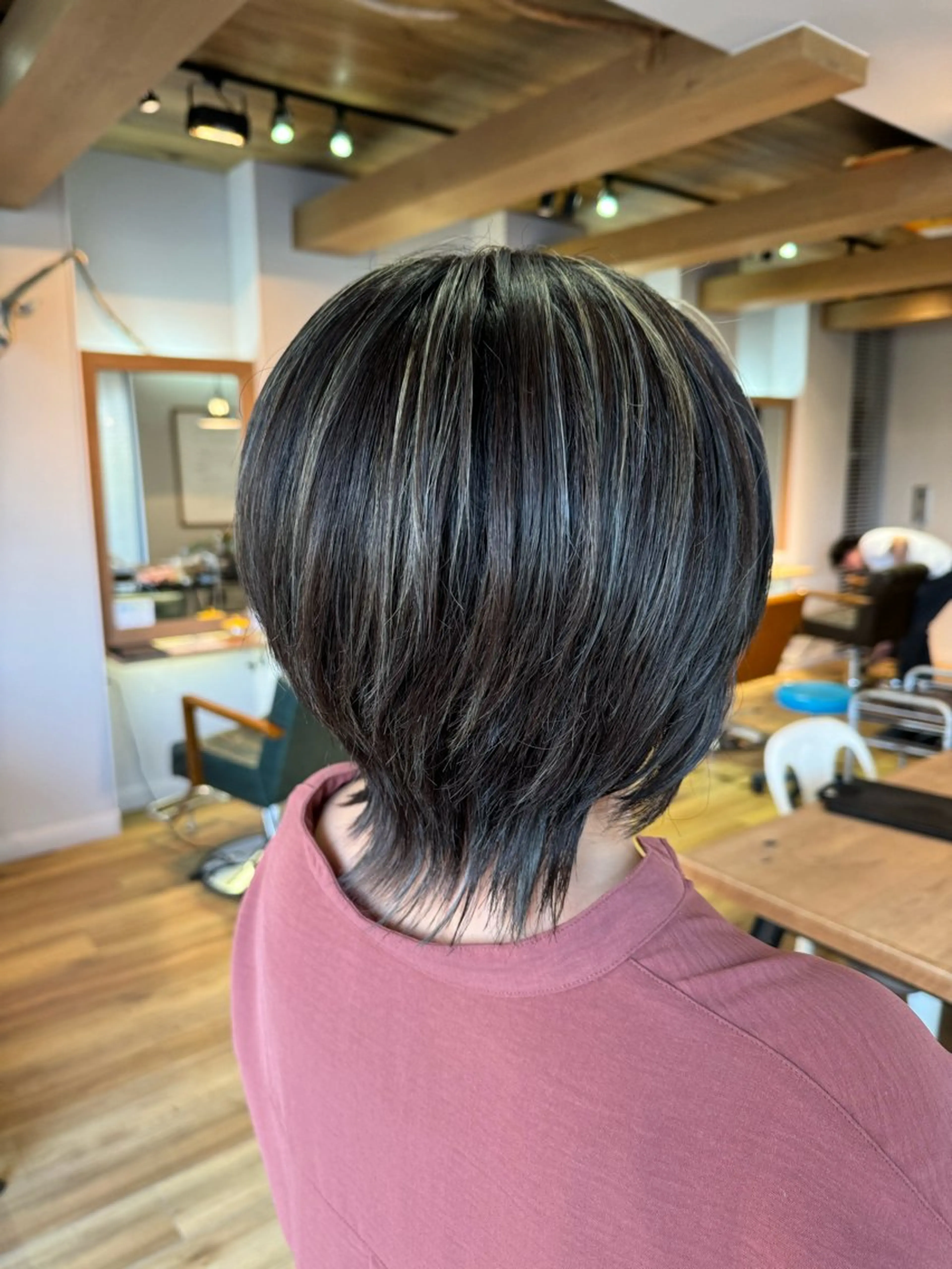 ショート カラー アッシュ アッシュグレー ハイライトカラー ハイライト ヘアカラー トリートメント ツキダテ ユイのヘアスタイル